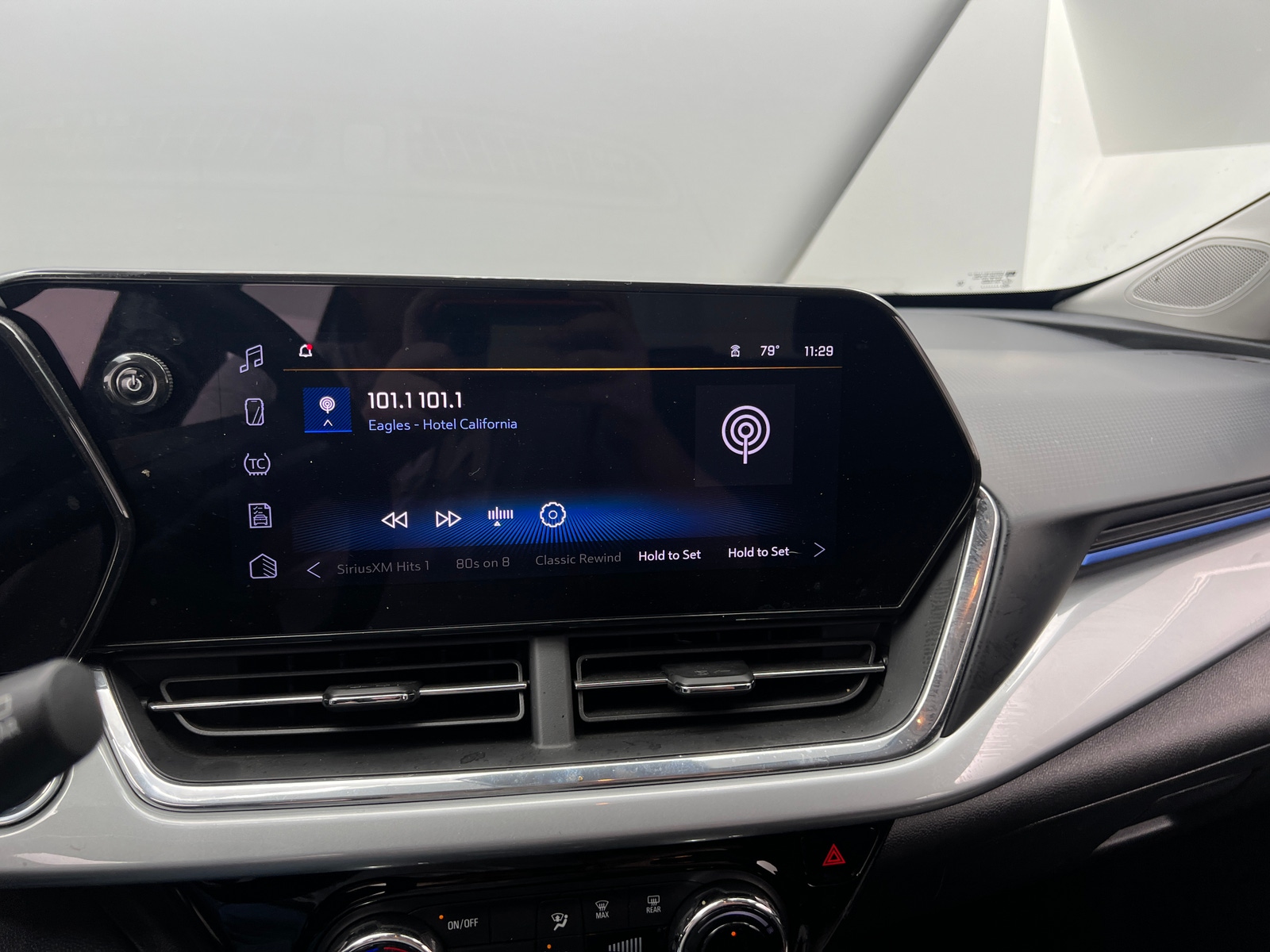 Thumbnail: 2025 Chevrolet Trax - 4