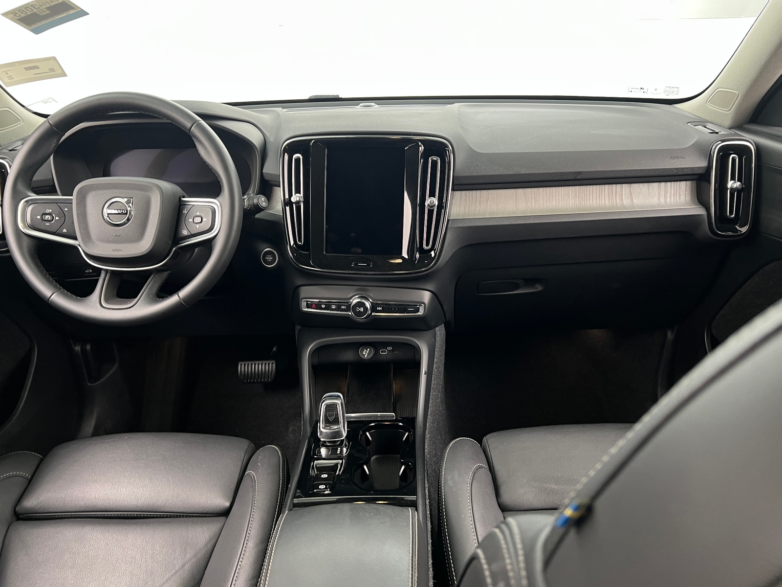 Thumbnail: 2025 Volvo XC40 - 2