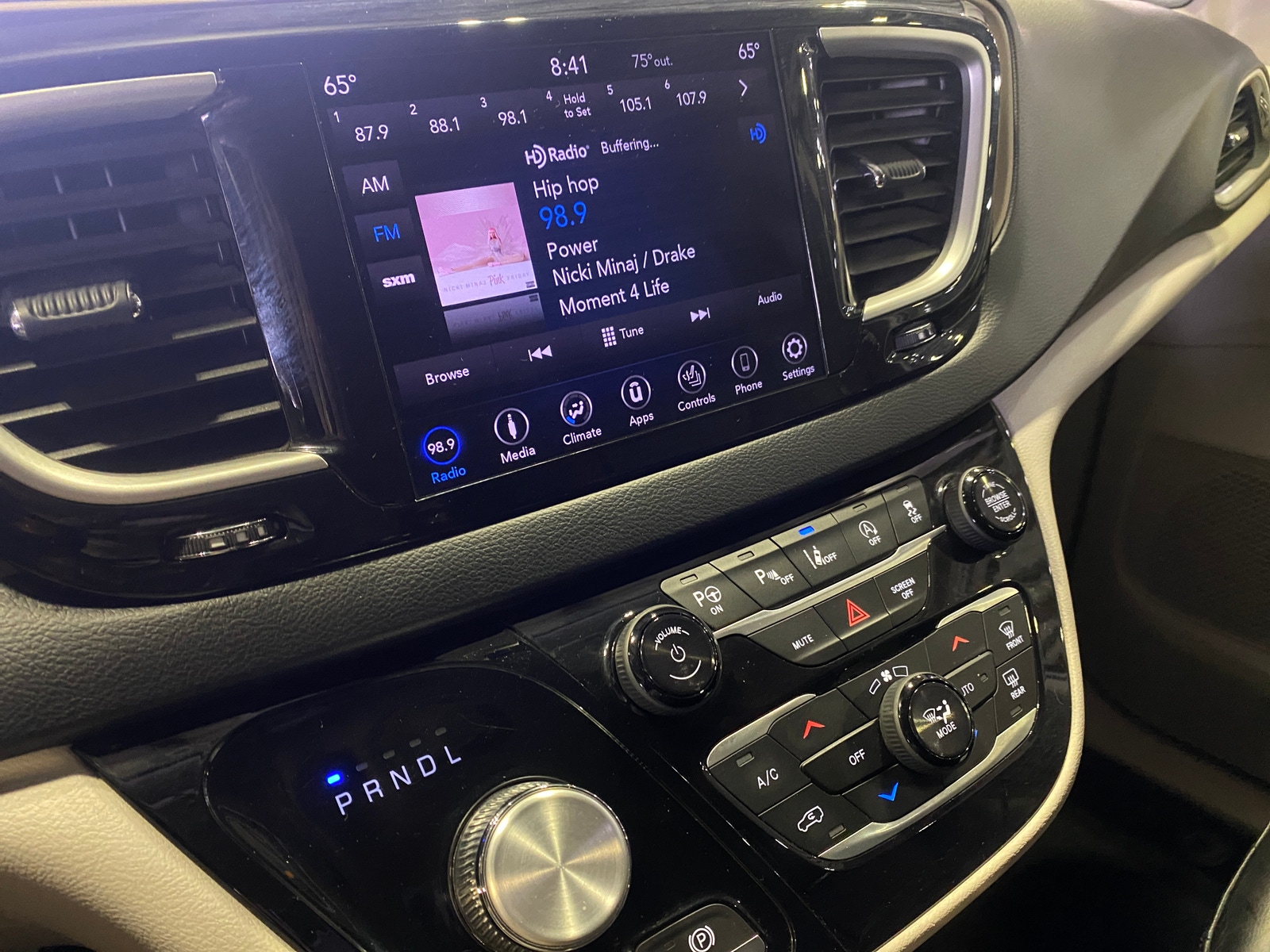Thumbnail: 2018 Chrysler Pacifica - 3