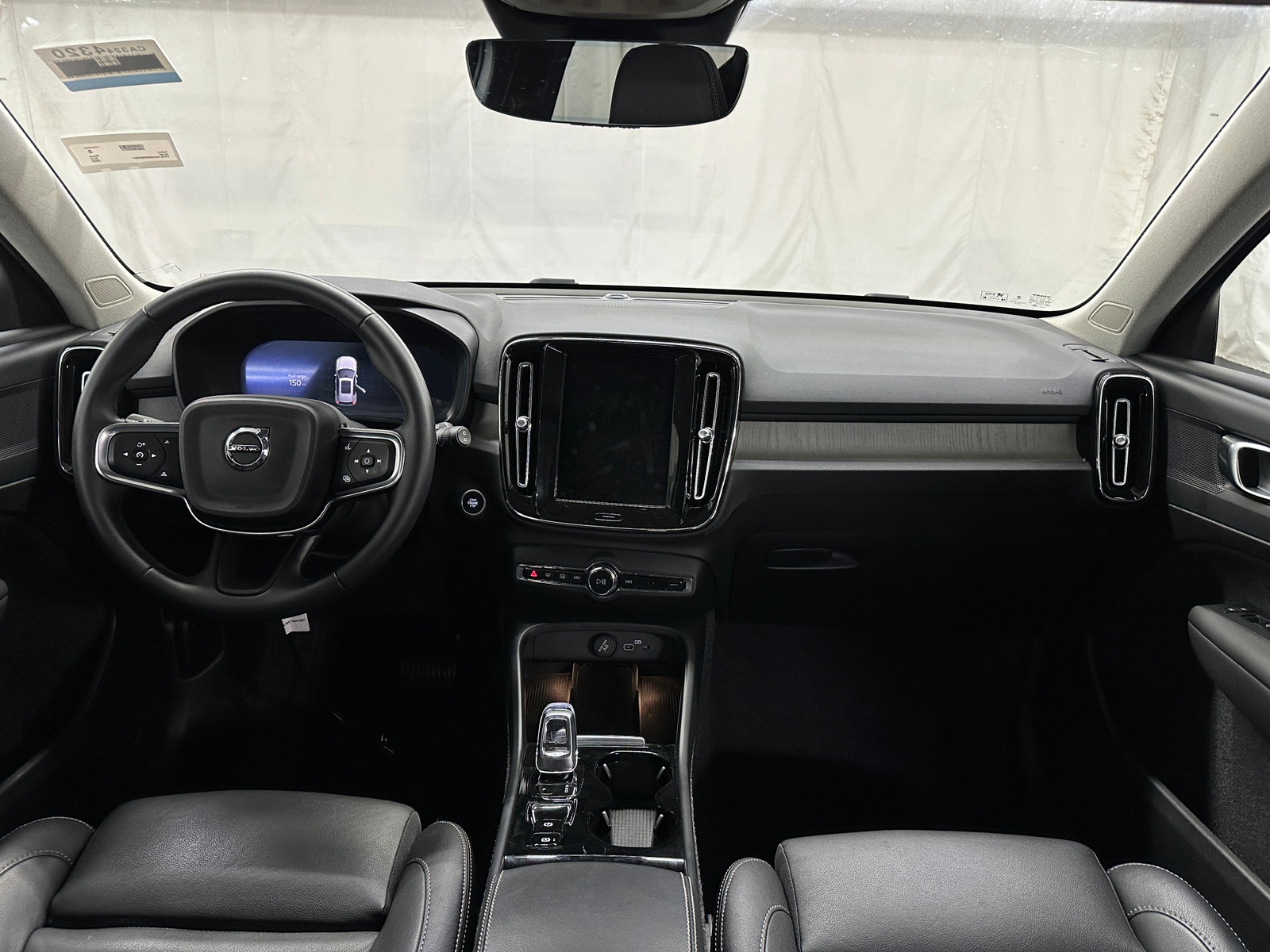 Thumbnail: 2025 Volvo XC40 - 3