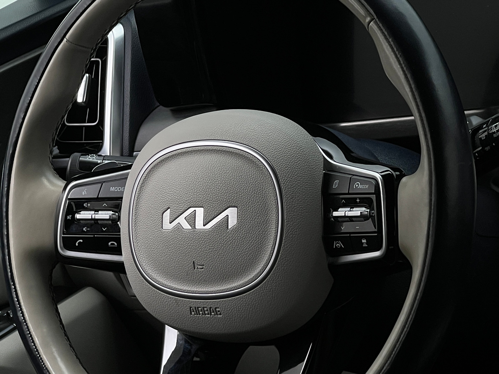 Thumbnail: 2022 Kia Sorento - 4