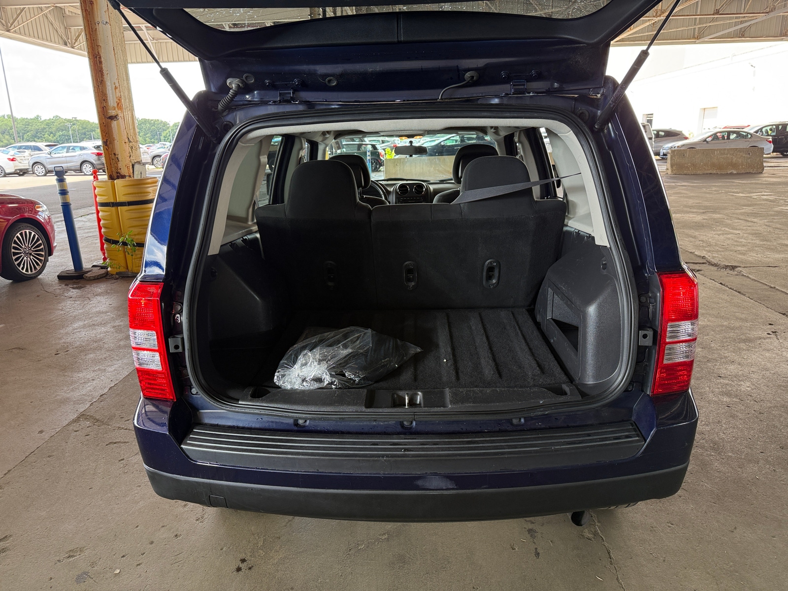 Thumbnail: 2014 Jeep Patriot - 7