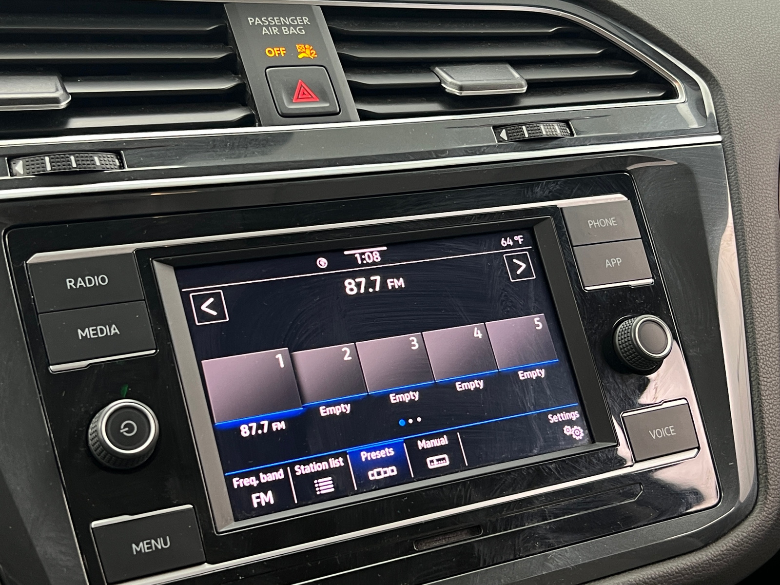 Thumbnail: 2020 Volkswagen Tiguan - 4