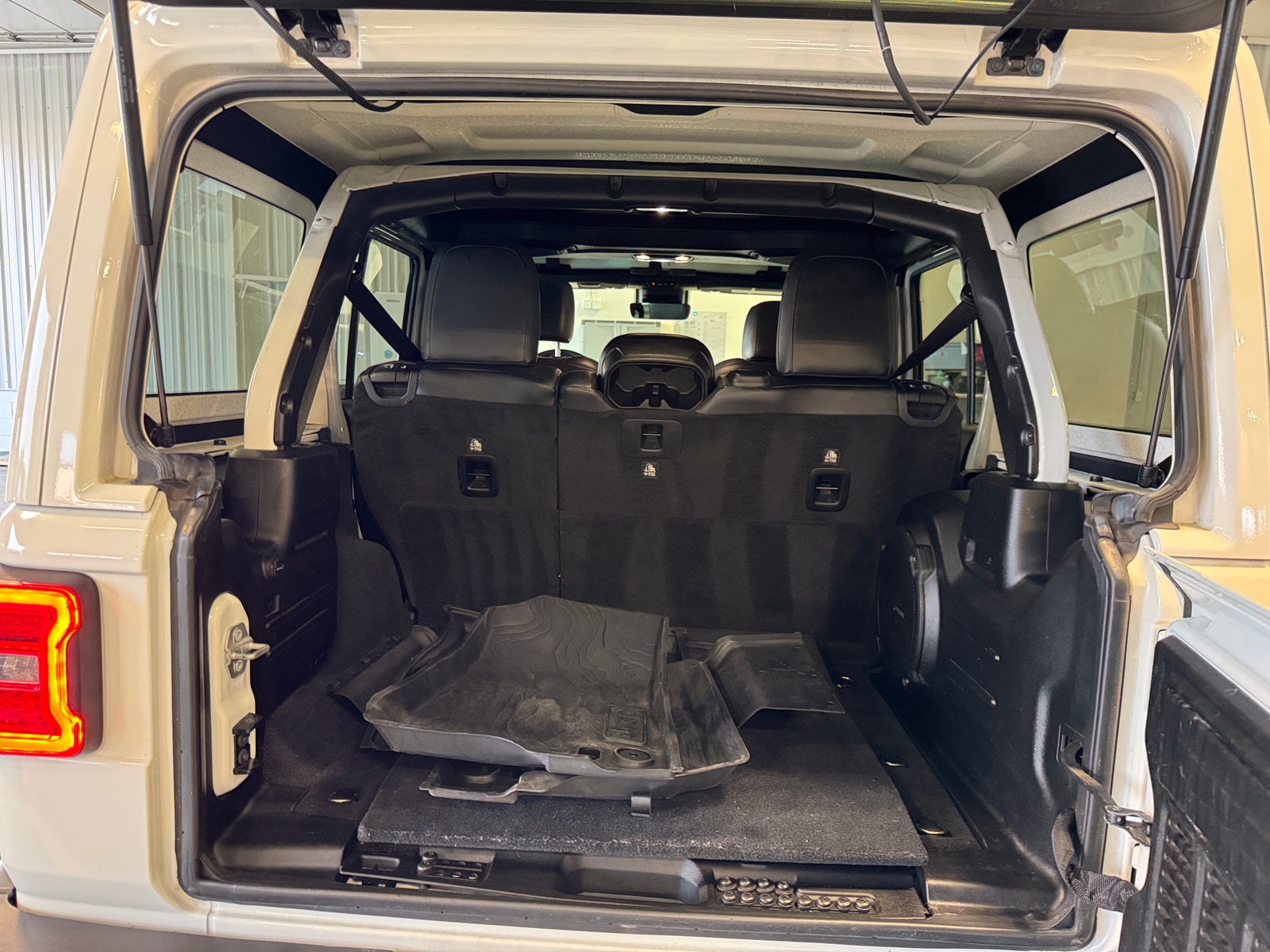 Thumbnail: 2019 Jeep Wrangler - 6