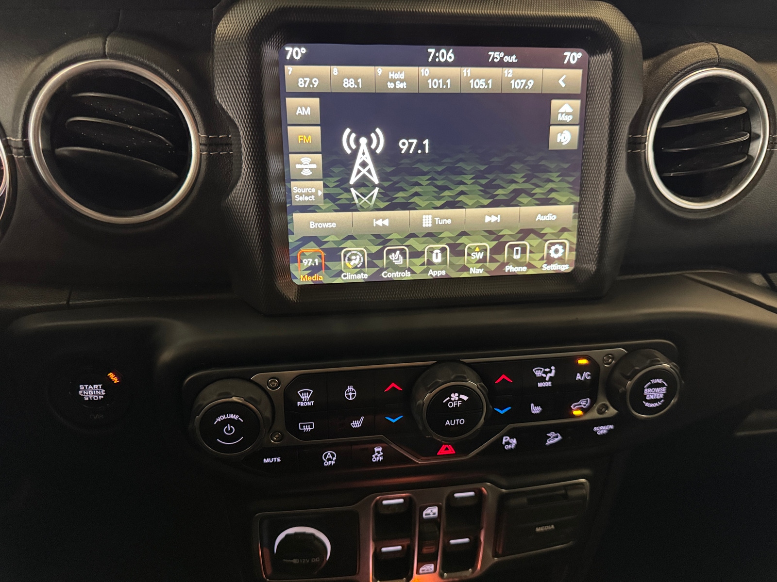 Thumbnail: 2019 Jeep Wrangler - 3