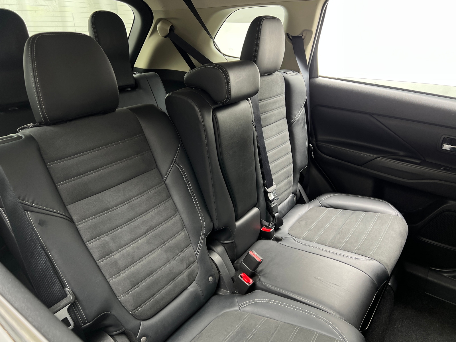 Thumbnail: 2020 Mitsubishi Outlander - 6