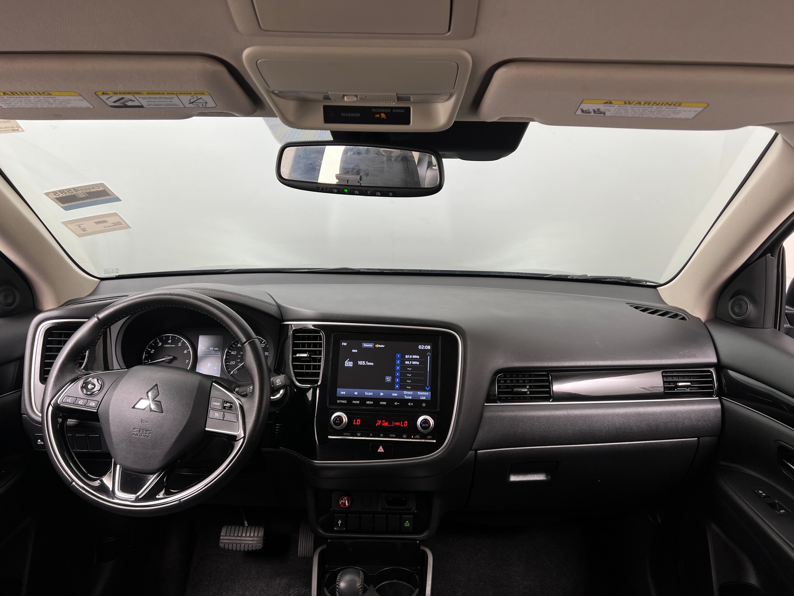 Thumbnail: 2020 Mitsubishi Outlander - 3