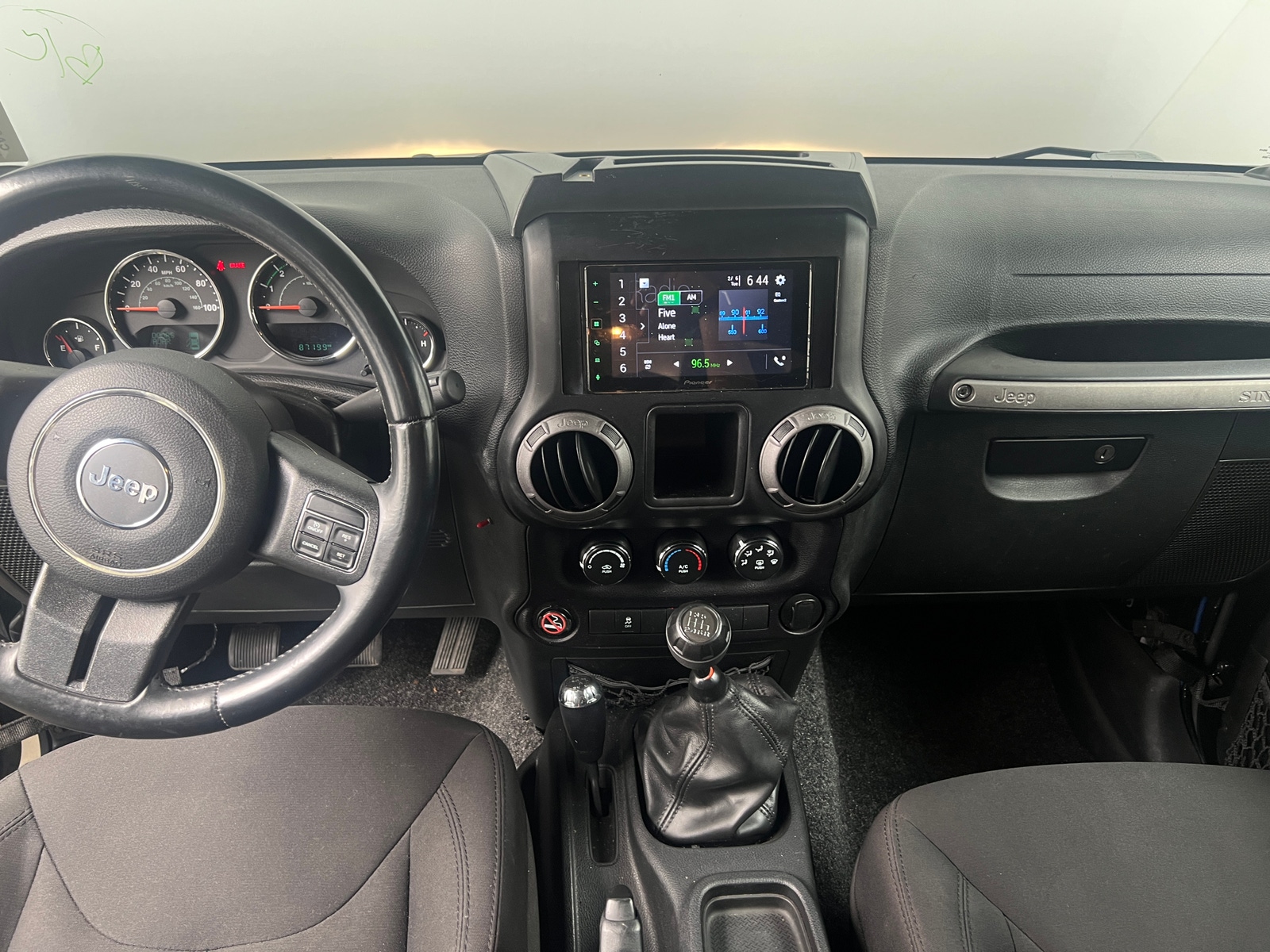 Thumbnail: 2015 Jeep Wrangler - 3