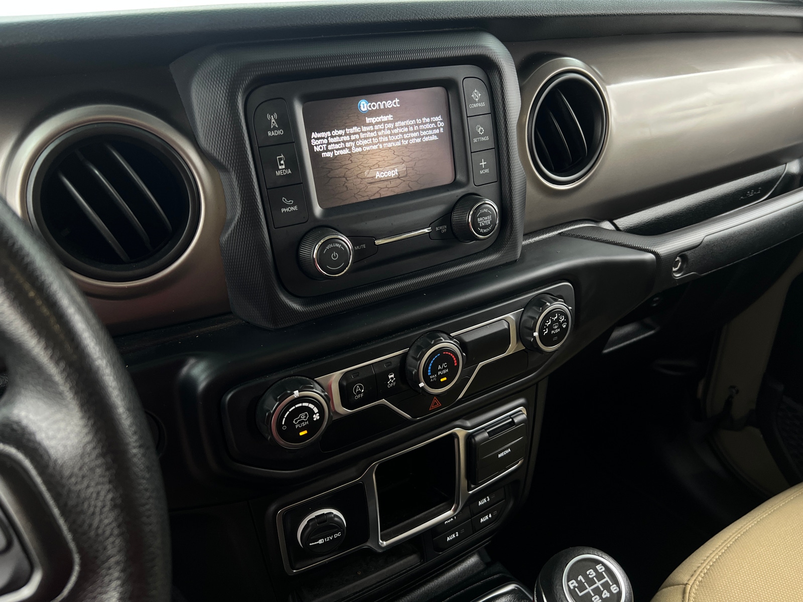 Thumbnail: 2020 Jeep Gladiator - 4