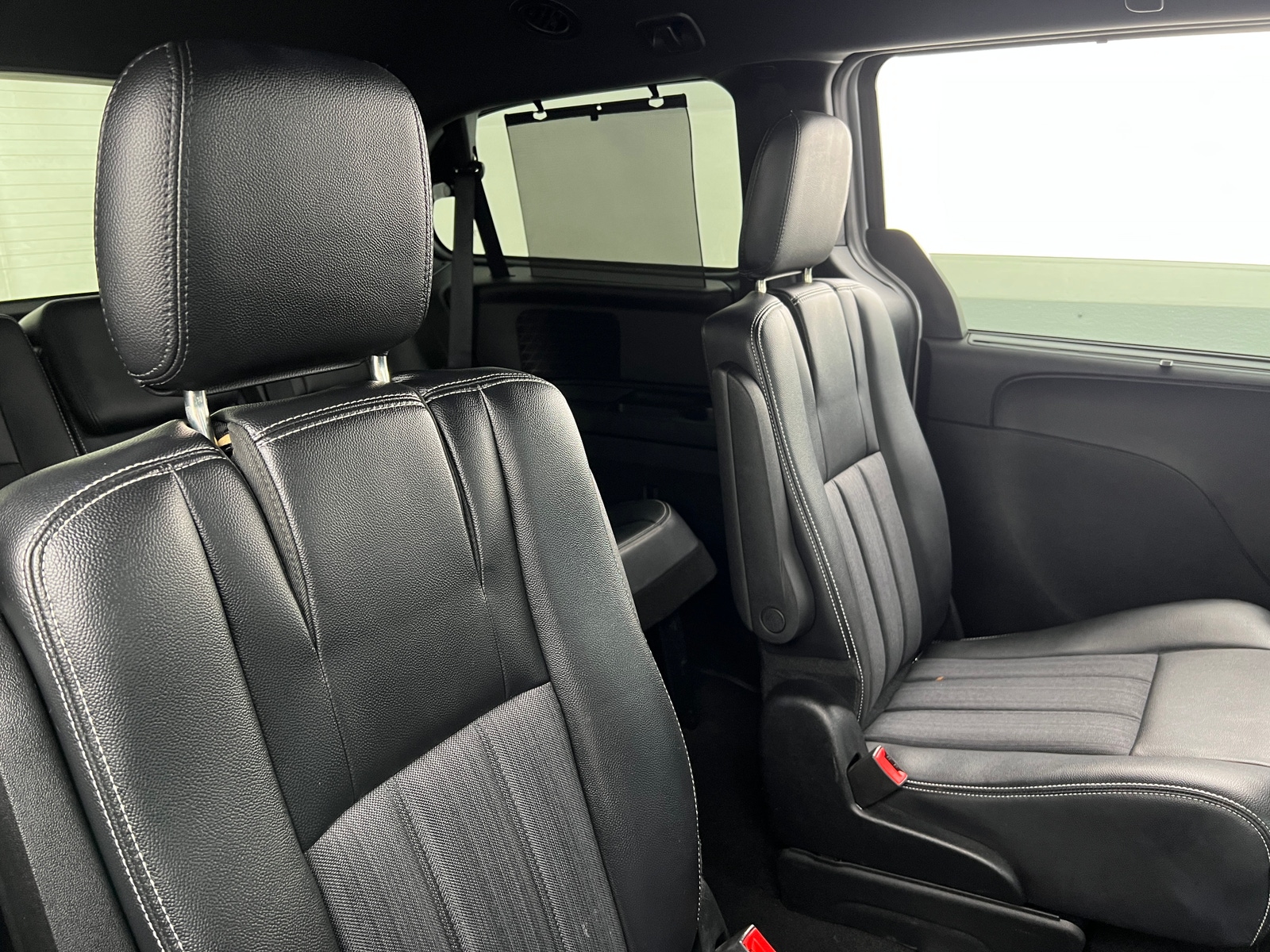 Thumbnail: 2014 Chrysler Town & Country - 5