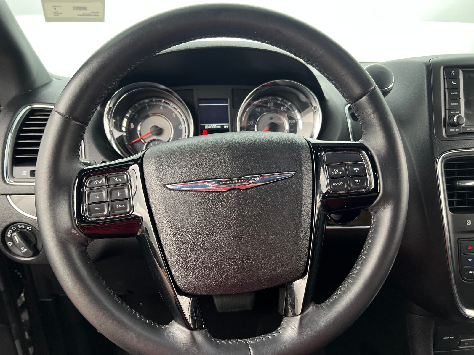 Thumbnail: 2014 Chrysler Town & Country - 4