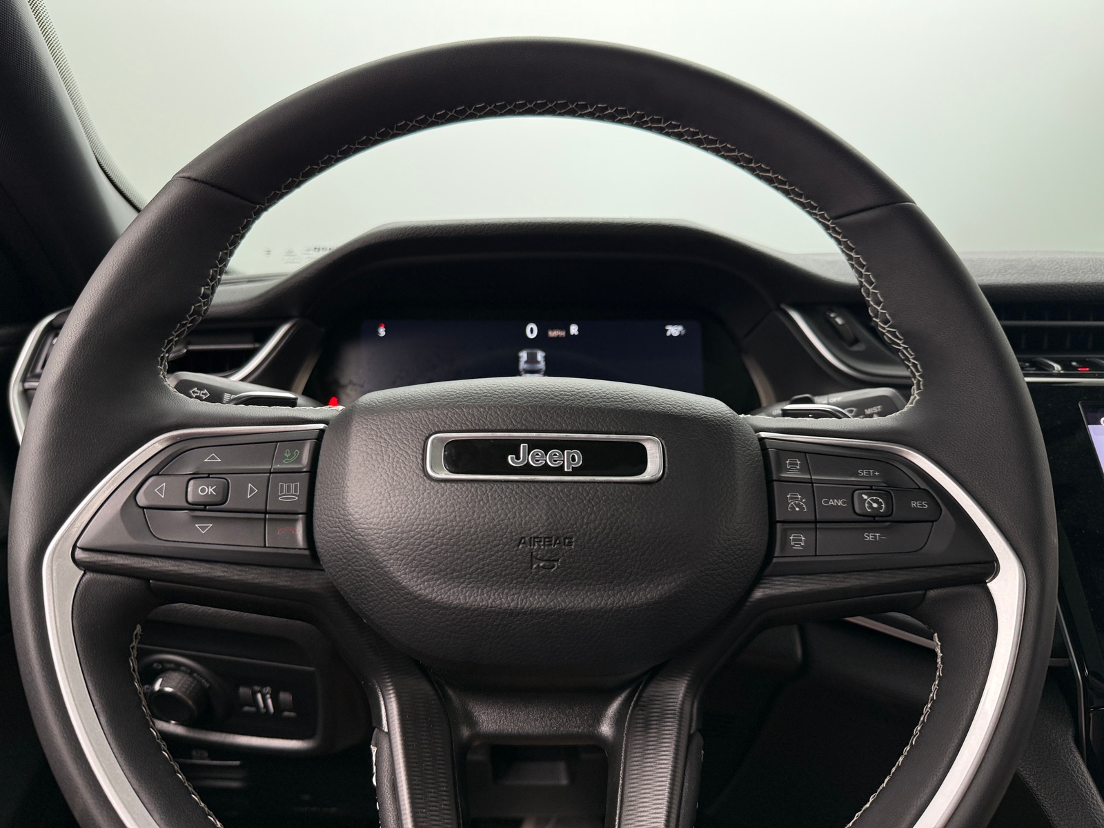 Thumbnail: 2024 Jeep Grand Cherokee - 4