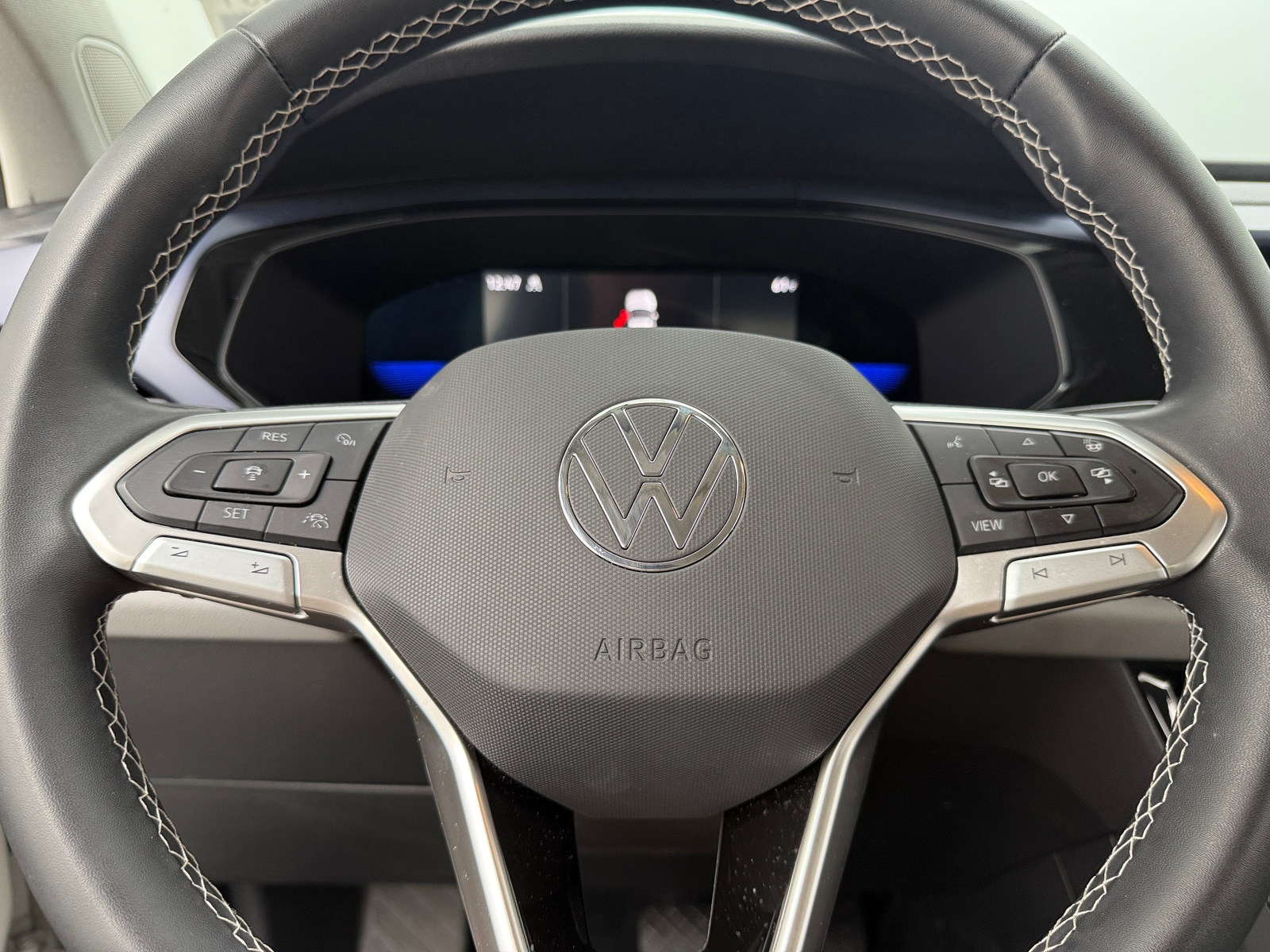 Thumbnail: 2022 Volkswagen Taos - 4