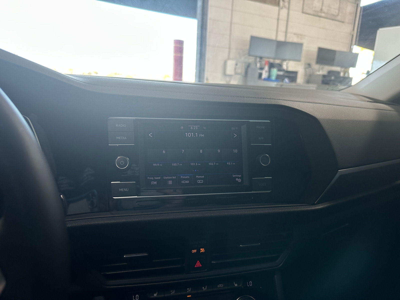 Thumbnail: 2023 Volkswagen Jetta - 3