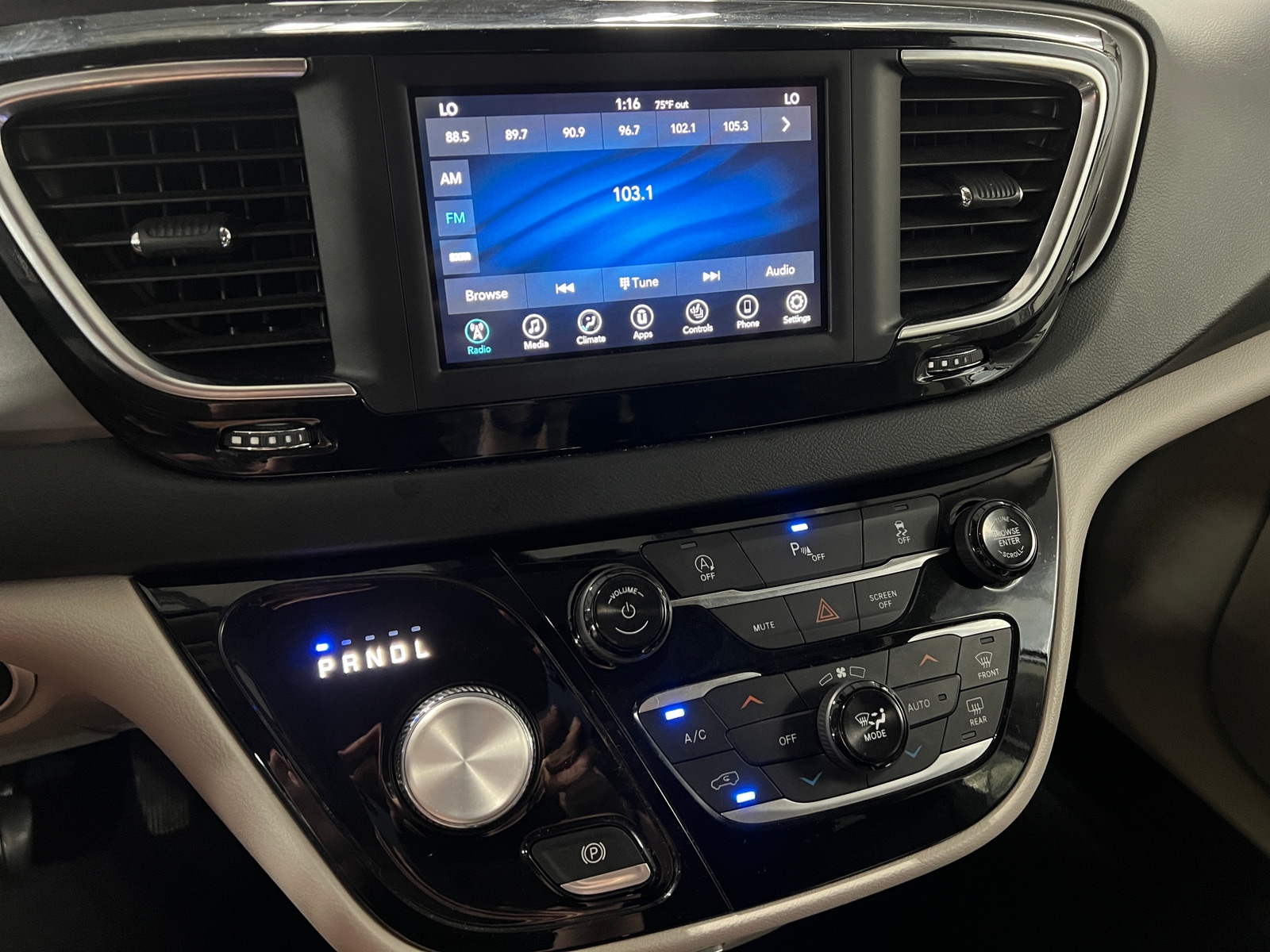 Thumbnail: 2020 Chrysler Pacifica - 3
