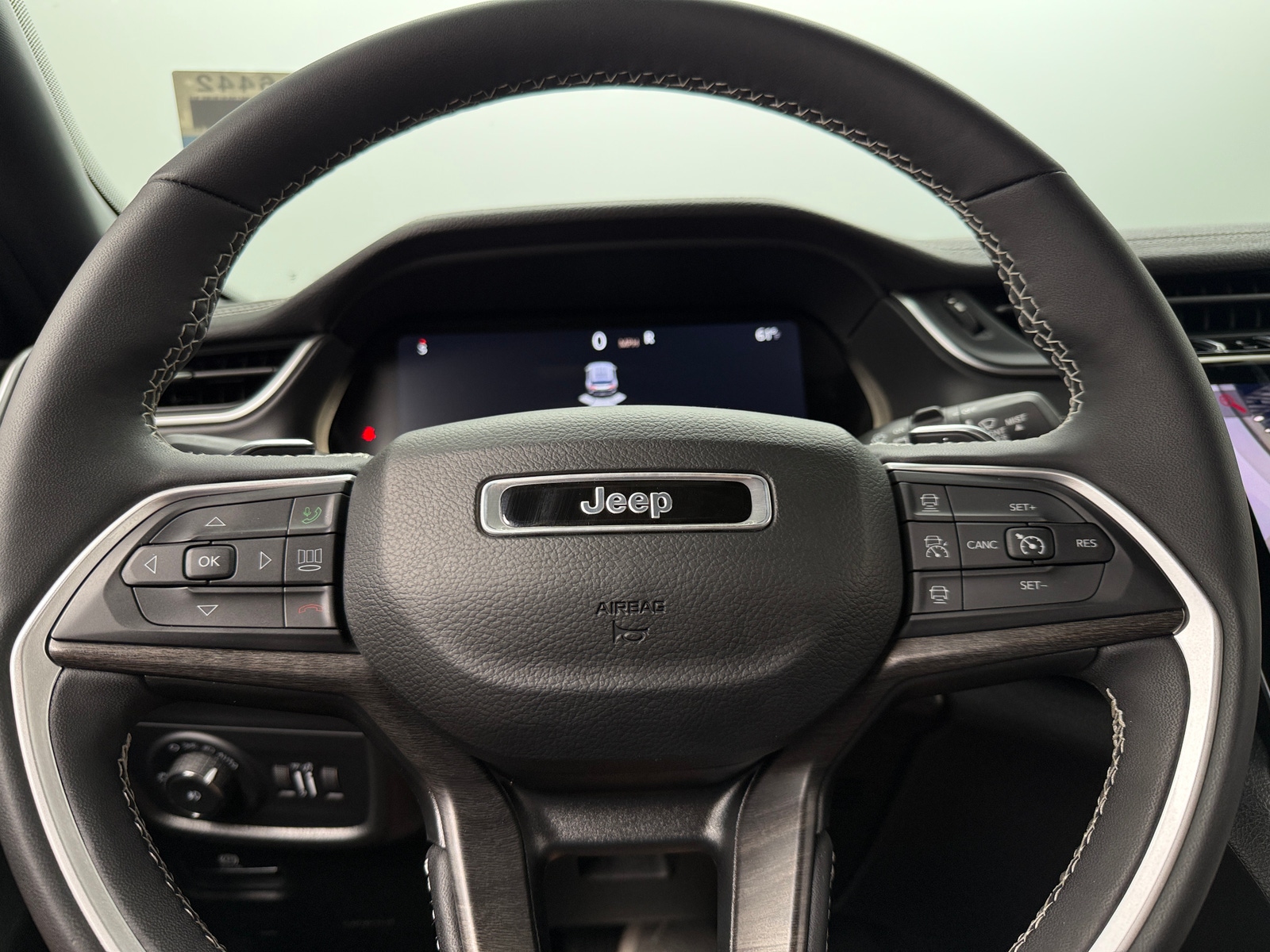 Thumbnail: 2024 Jeep Grand Cherokee L - 4