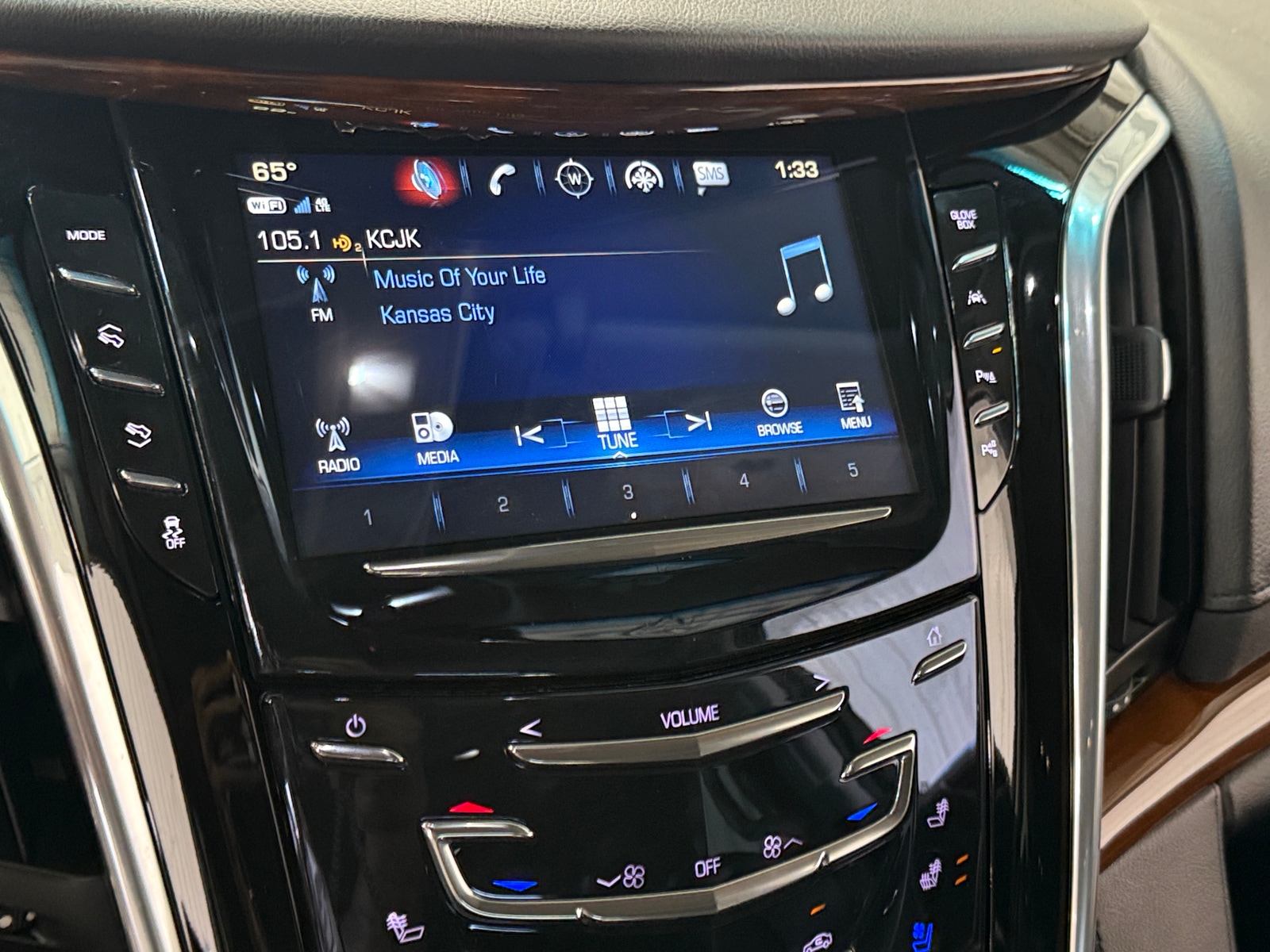 Thumbnail: 2019 Cadillac Escalade - 3