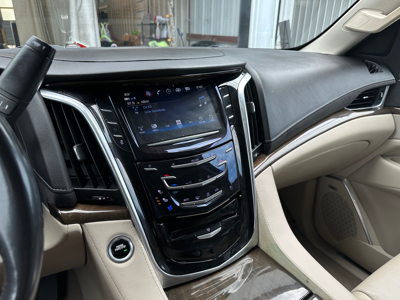 Thumbnail: 2020 Cadillac Escalade - 3