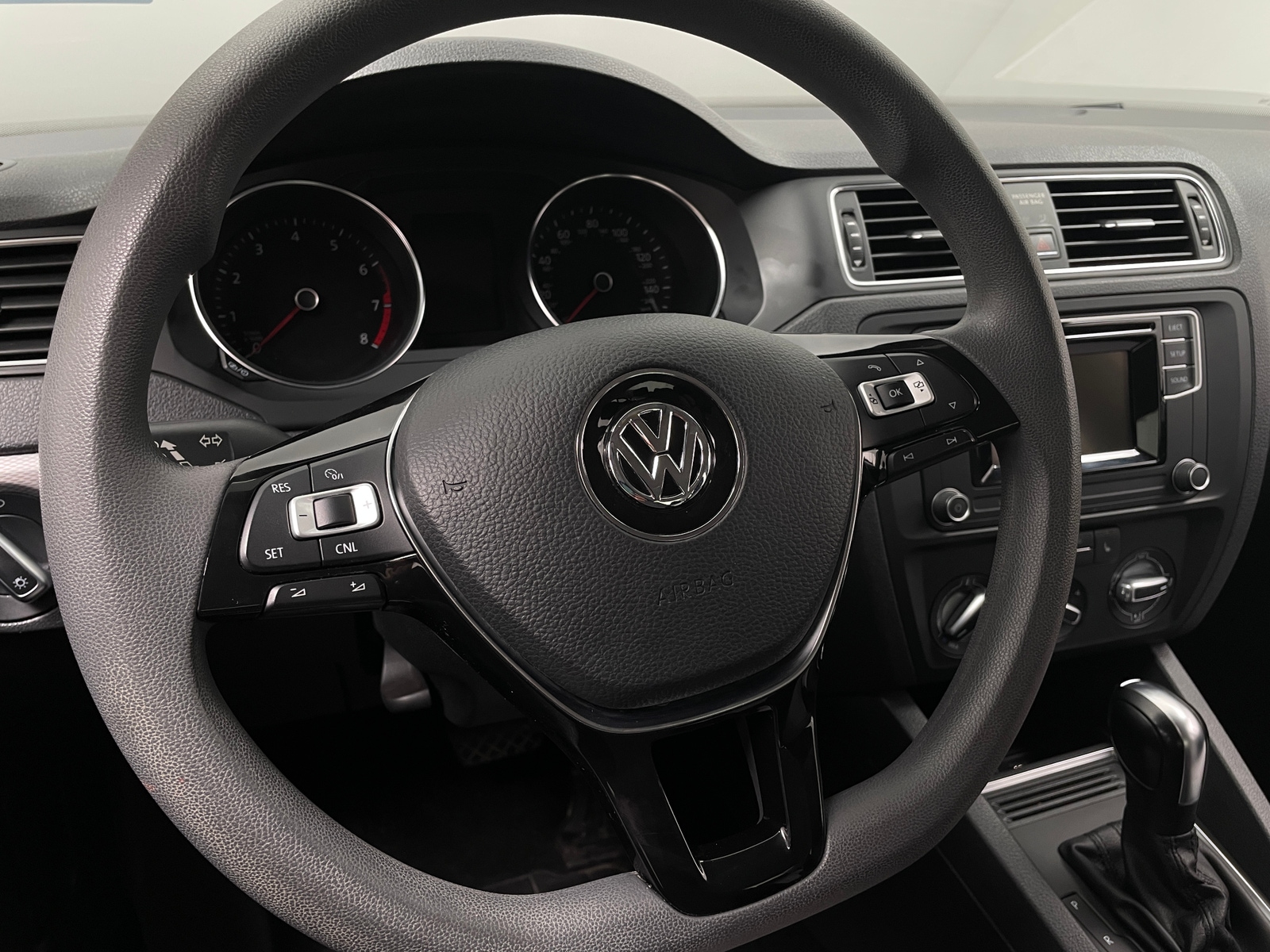 Thumbnail: 2017 Volkswagen Jetta - 5