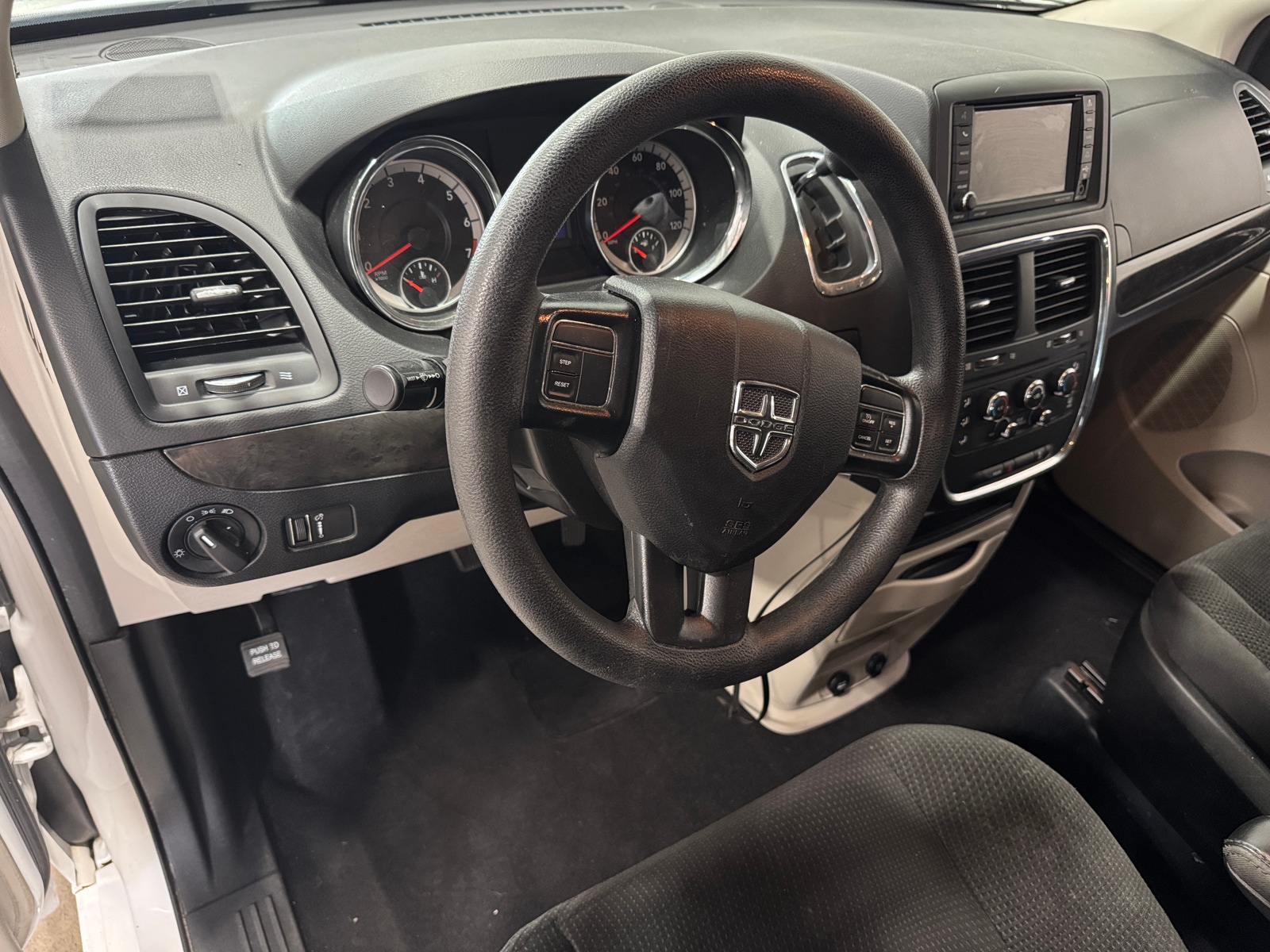 Thumbnail: 2019 Dodge Grand Caravan - 3