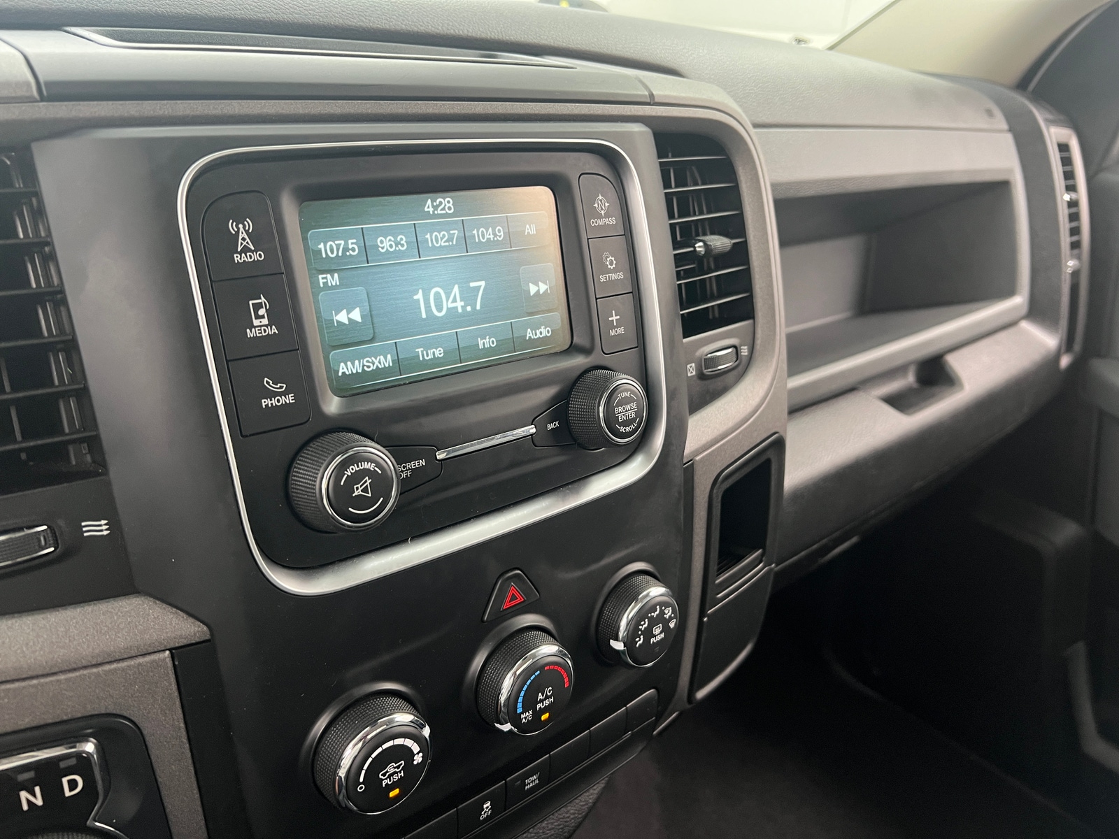 Thumbnail: 2019 RAM 1500 Classic - 3