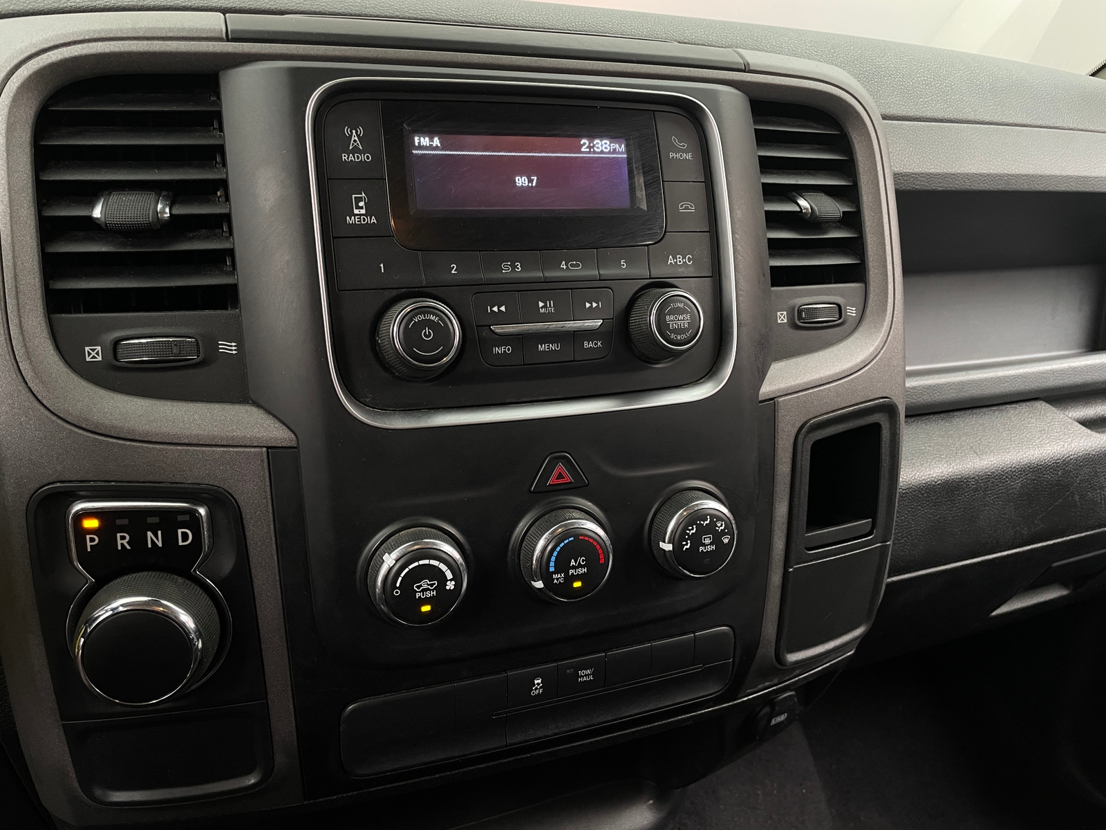 Thumbnail: 2020 RAM 1500 Classic - 4