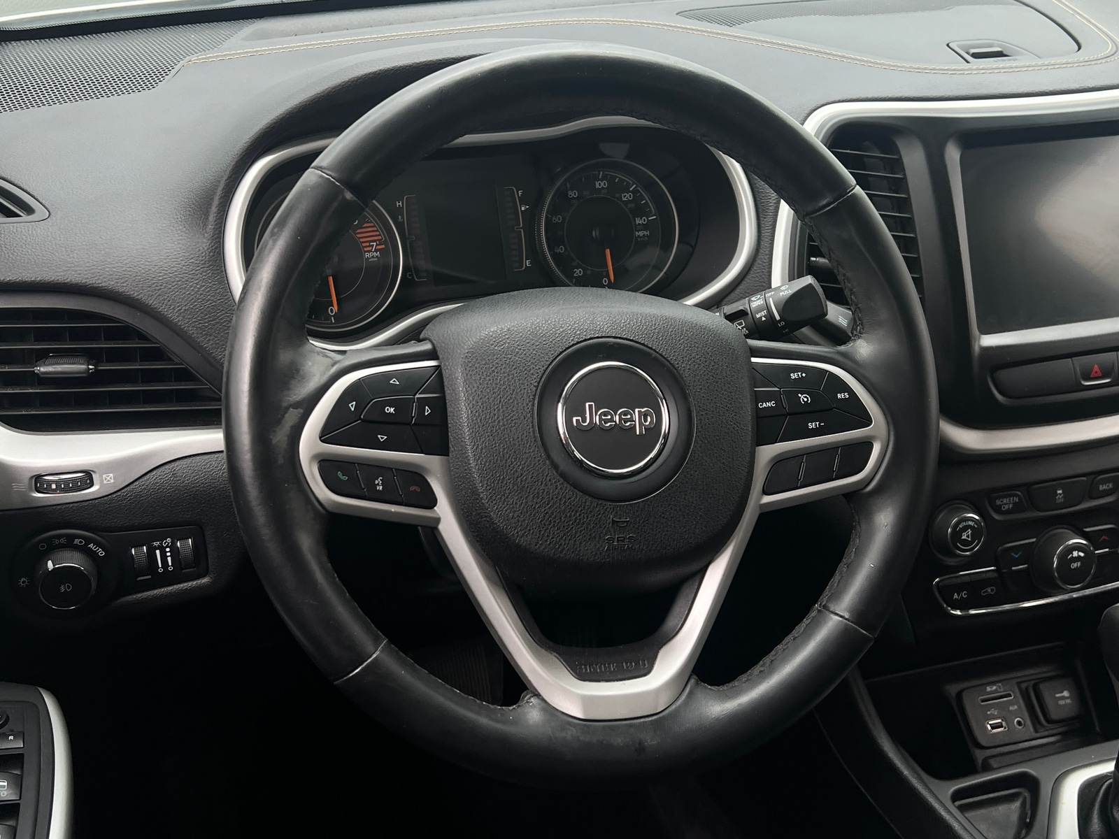 Thumbnail: 2018 Jeep Cherokee - 5