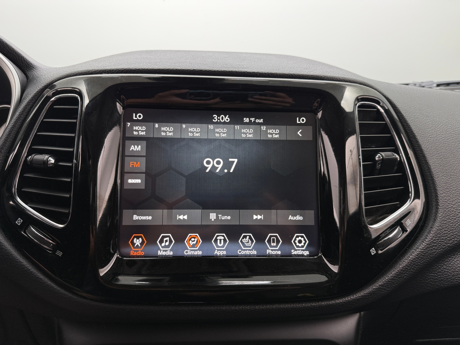 Thumbnail: 2021 Jeep Compass - 3