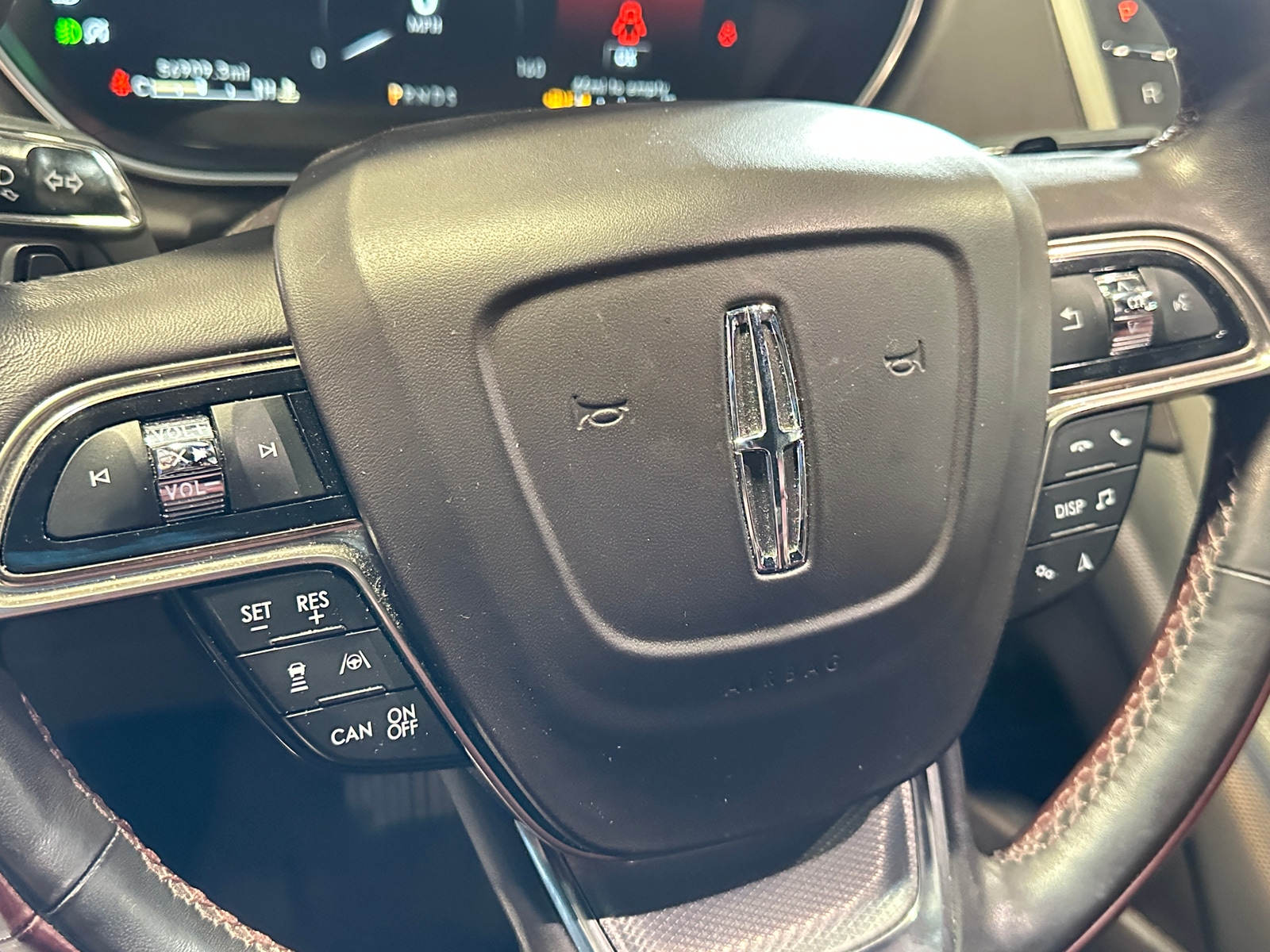 Thumbnail: 2019 Lincoln Nautilus - 4