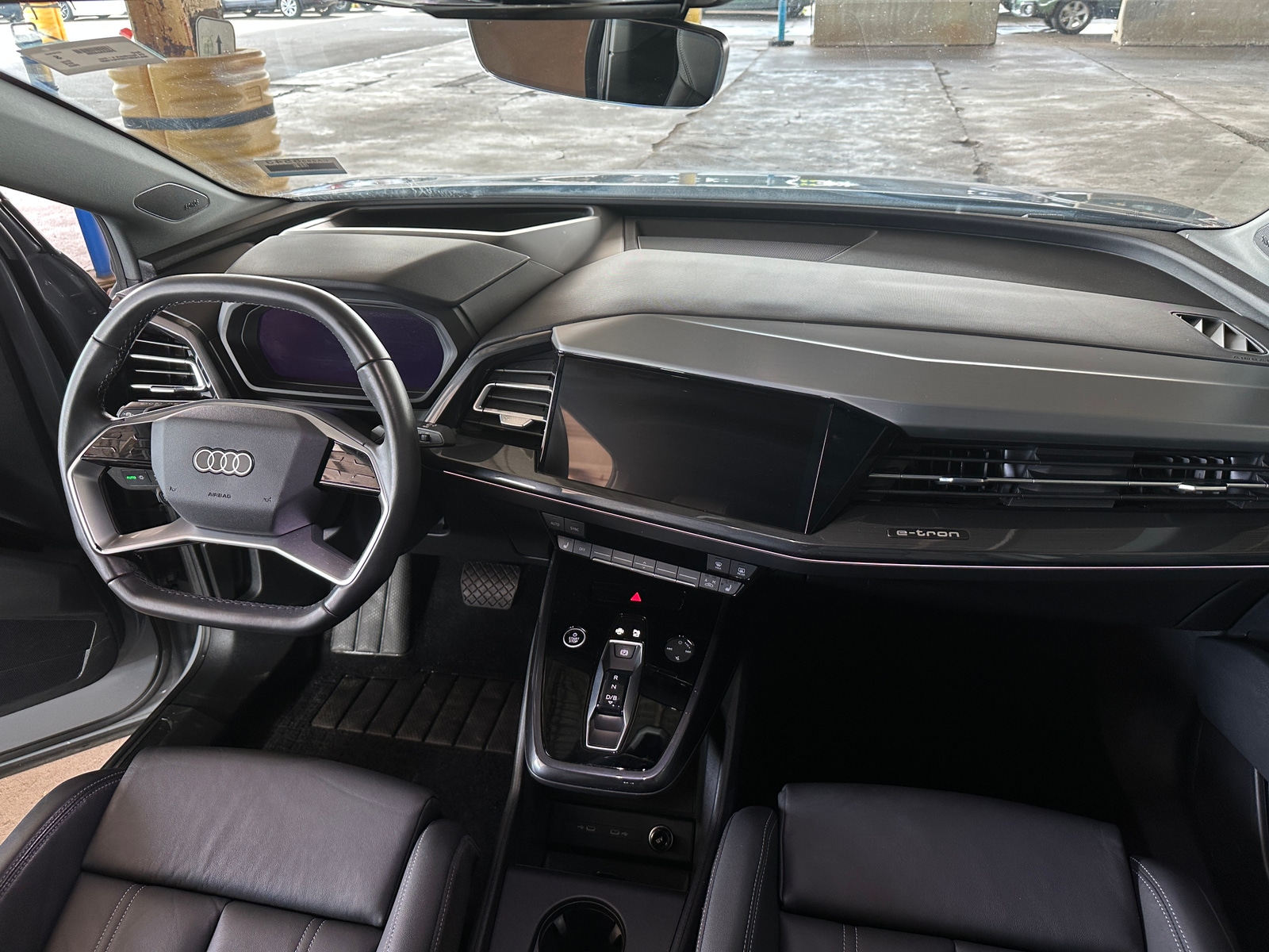 Thumbnail: 2023 Audi Q4 e-tron - 2