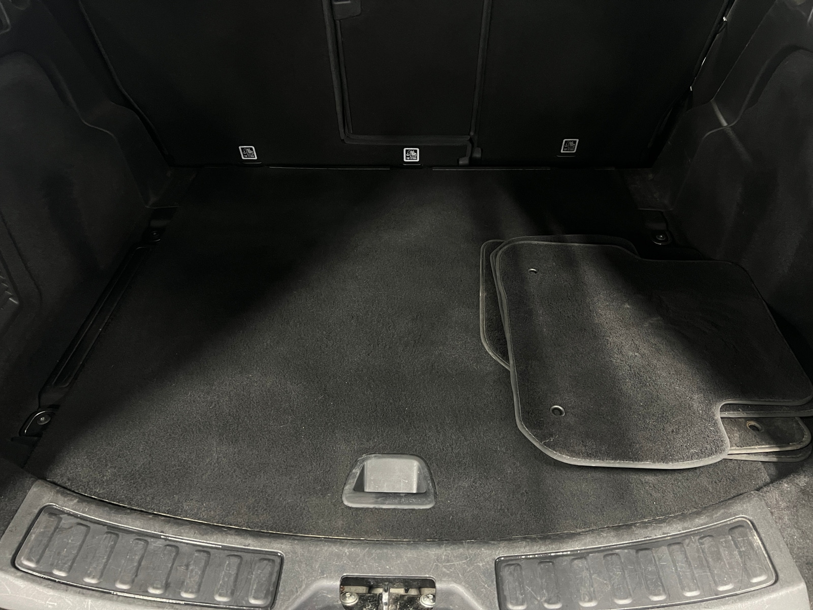 Thumbnail: 2019 Land Rover Discovery Sport - 6