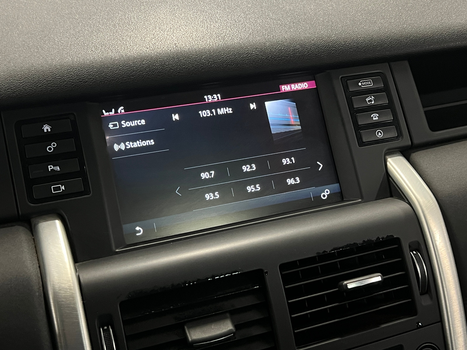 Thumbnail: 2019 Land Rover Discovery Sport - 3