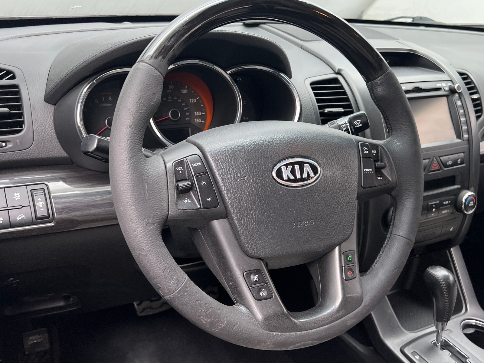 Thumbnail: 2012 Kia Sorento - 4