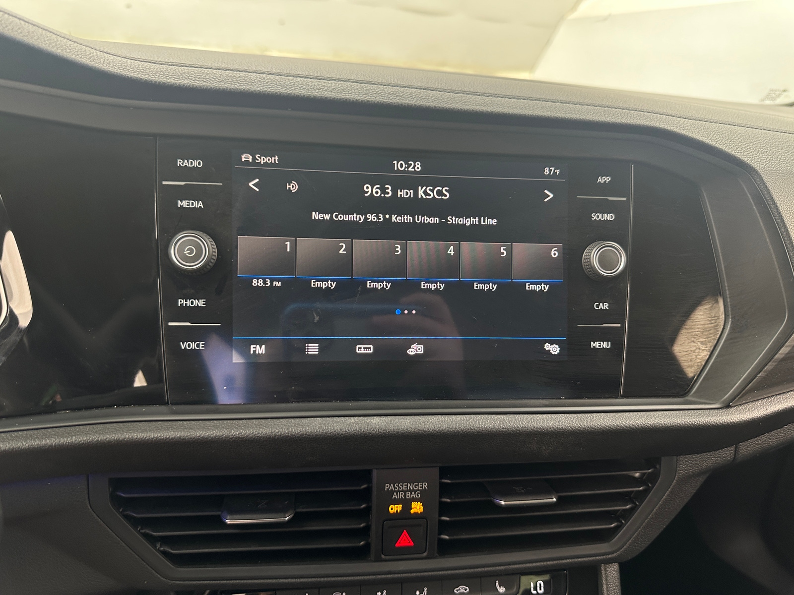 Thumbnail: 2019 Volkswagen Jetta - 4