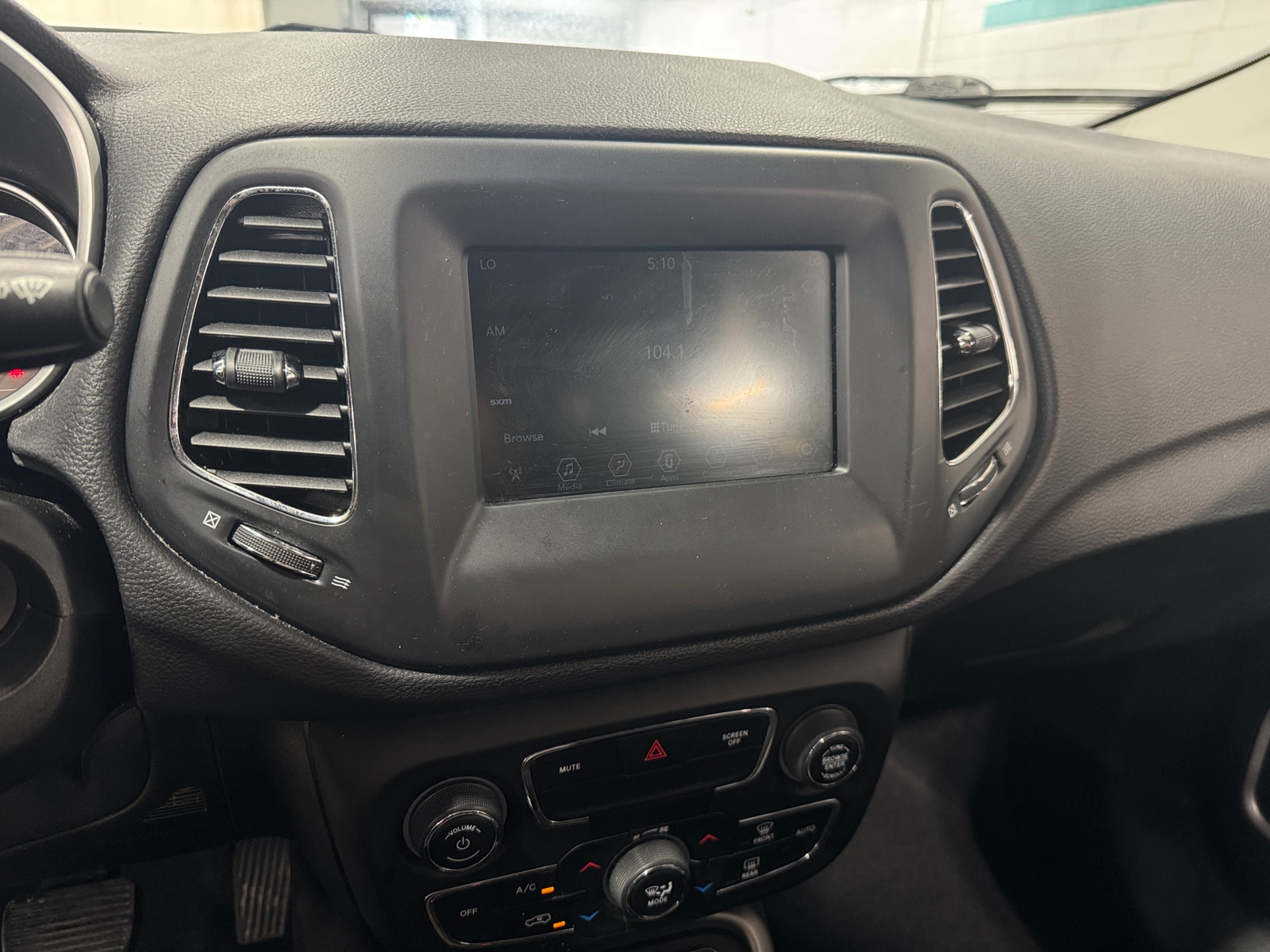 Thumbnail: 2020 Jeep Compass - 4