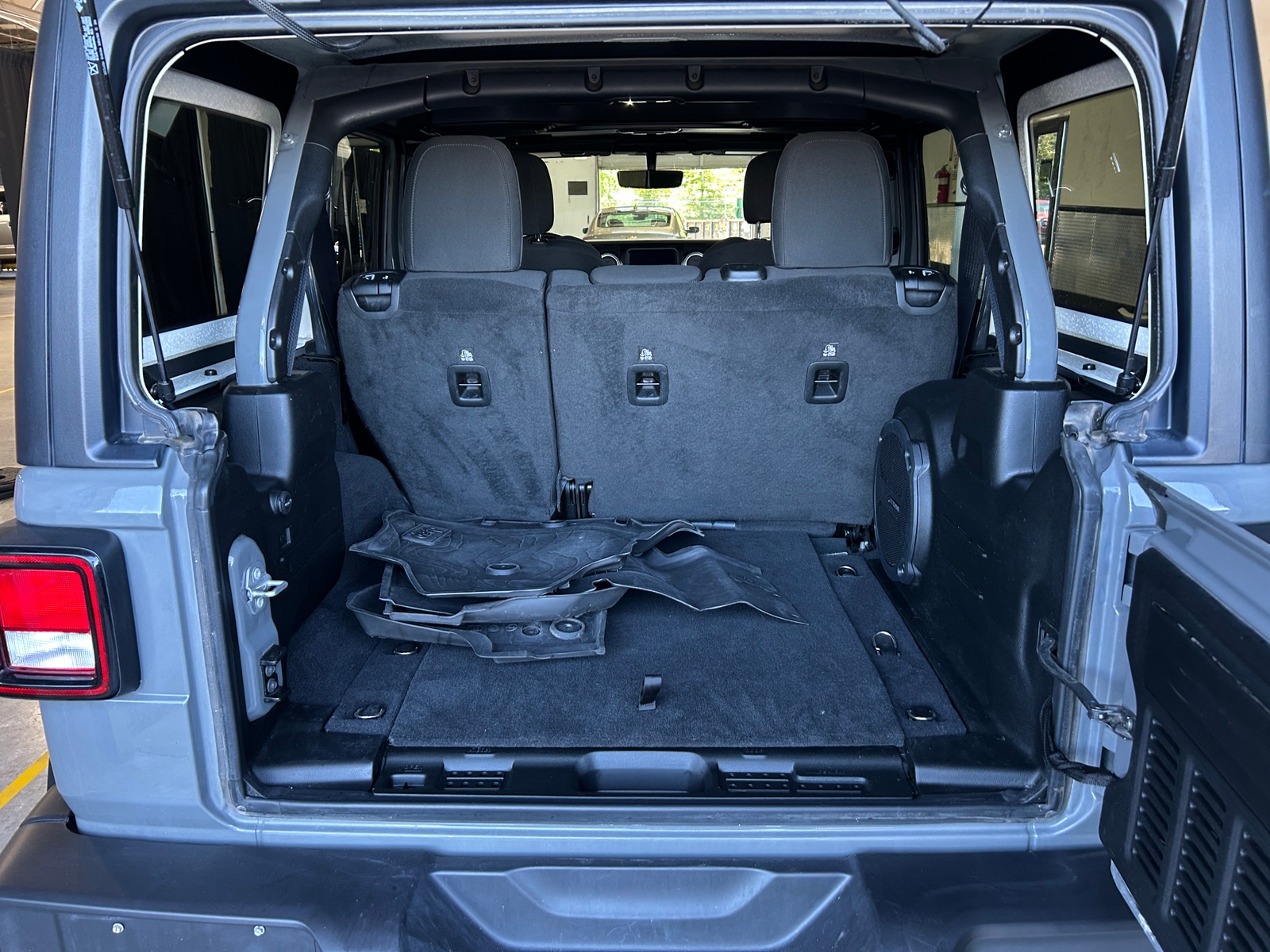 Thumbnail: 2022 Jeep Wrangler - 7