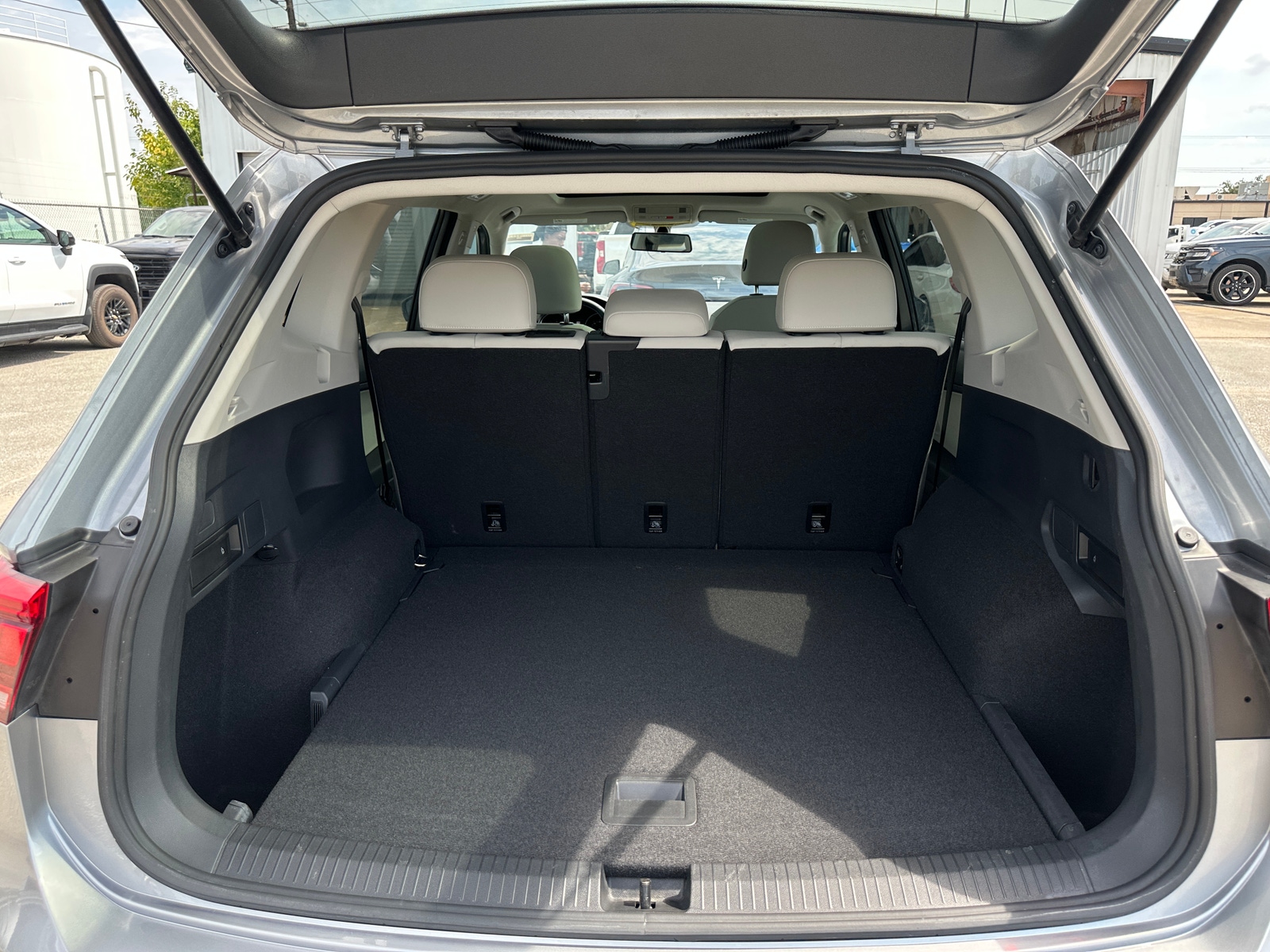 Thumbnail: 2021 Volkswagen Tiguan - 6