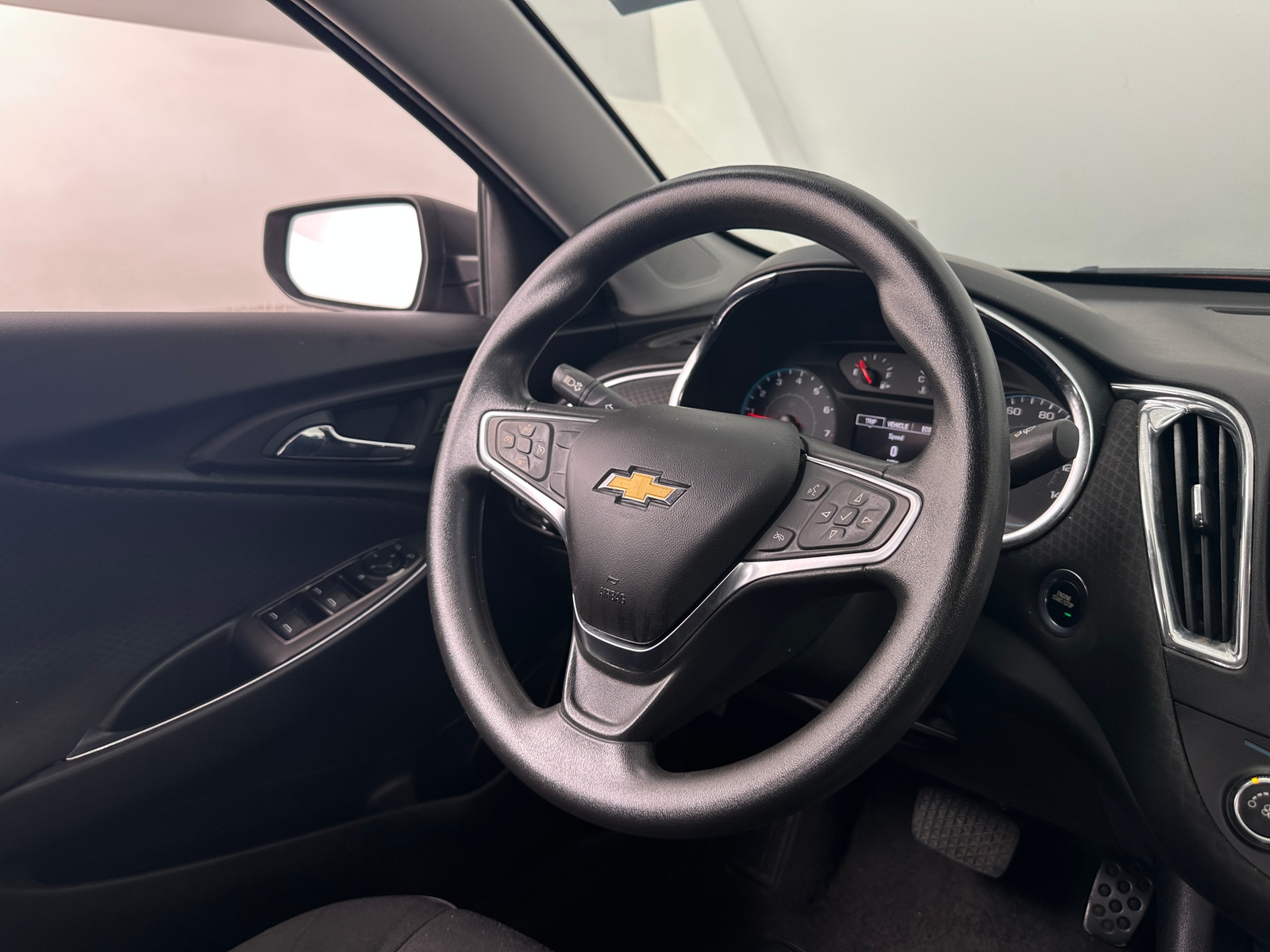 Thumbnail: 2018 Chevrolet Malibu - 5