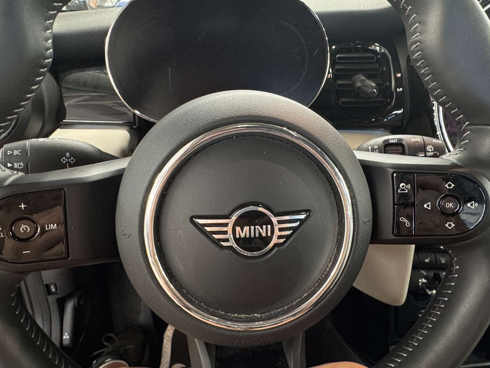Thumbnail: 2023 MINI Cooper Hardtop - 4
