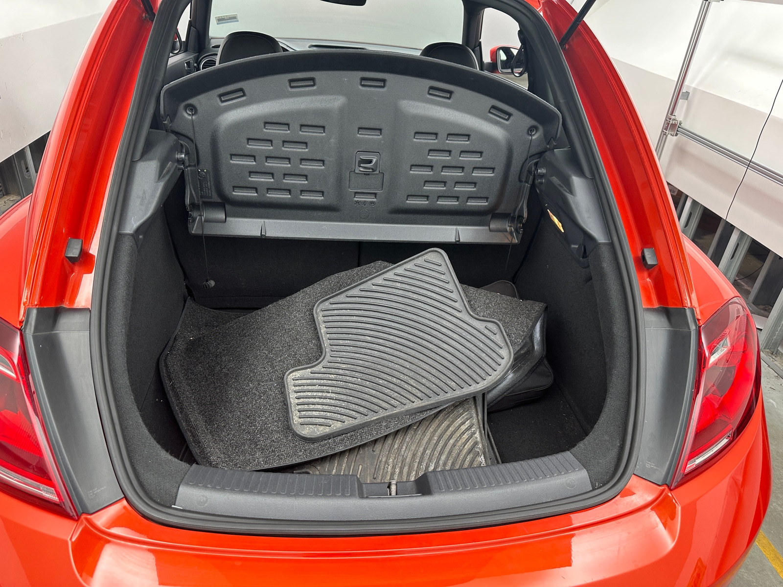 Thumbnail: 2018 Volkswagen Beetle - 7