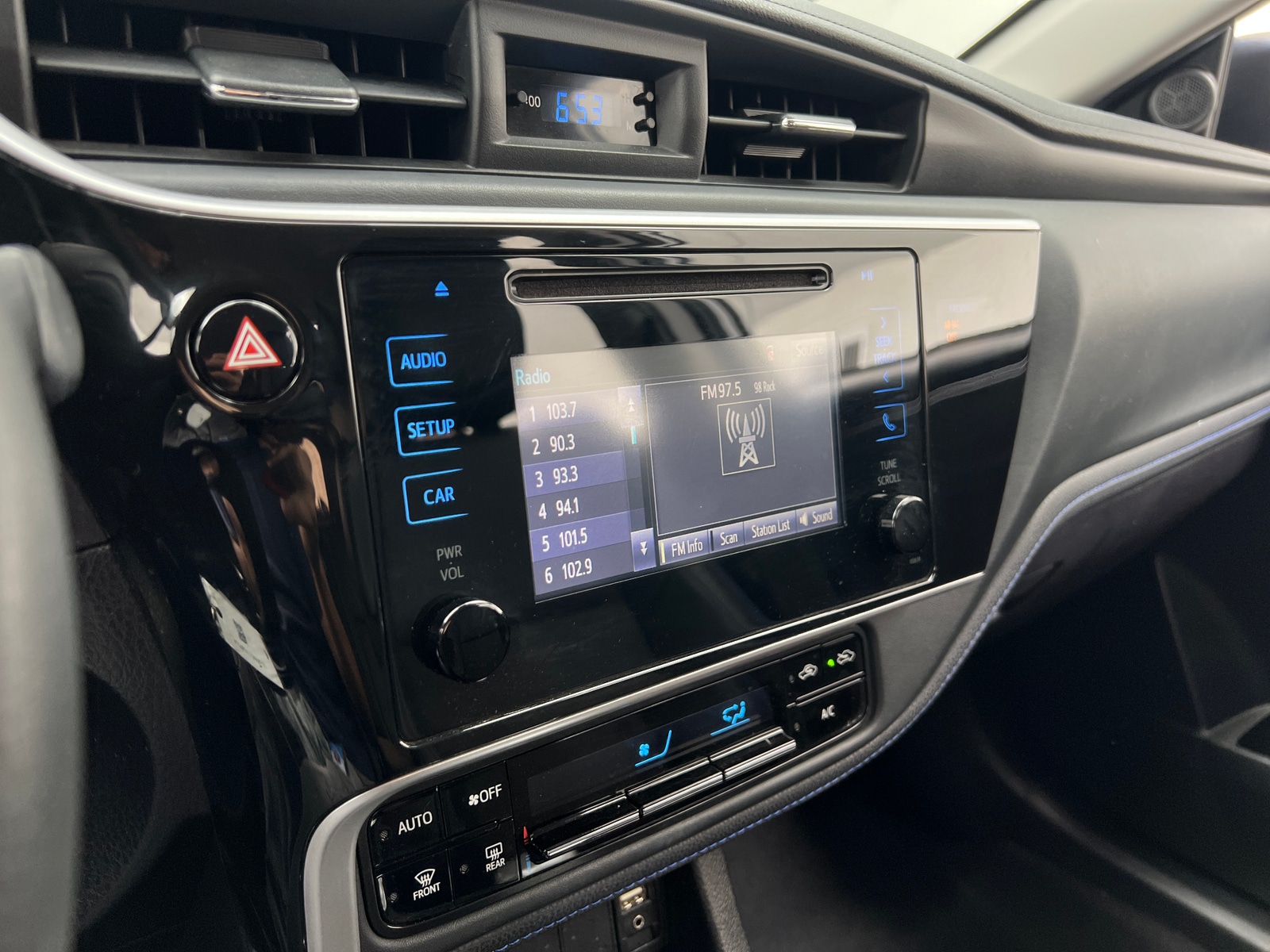 Thumbnail: 2018 Toyota Corolla - 4