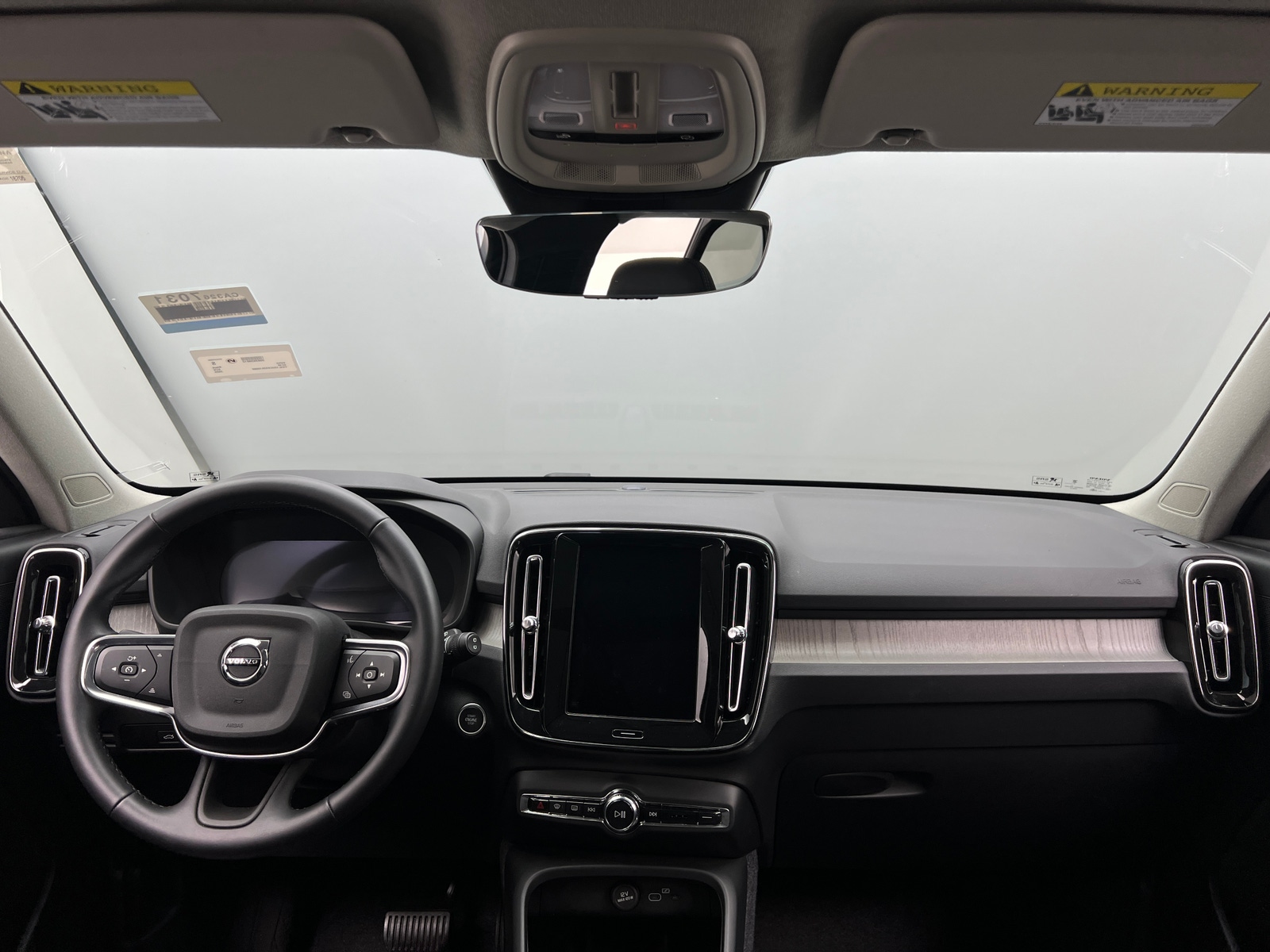 Thumbnail: 2025 Volvo XC40 - 3