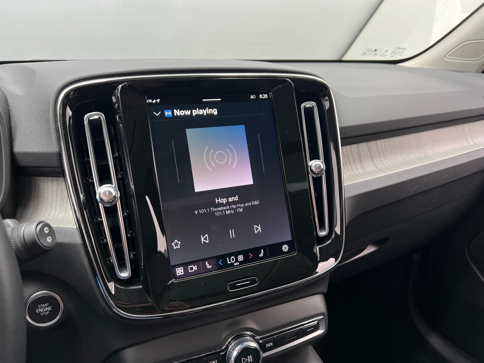 Thumbnail: 2025 Volvo XC40 - 4