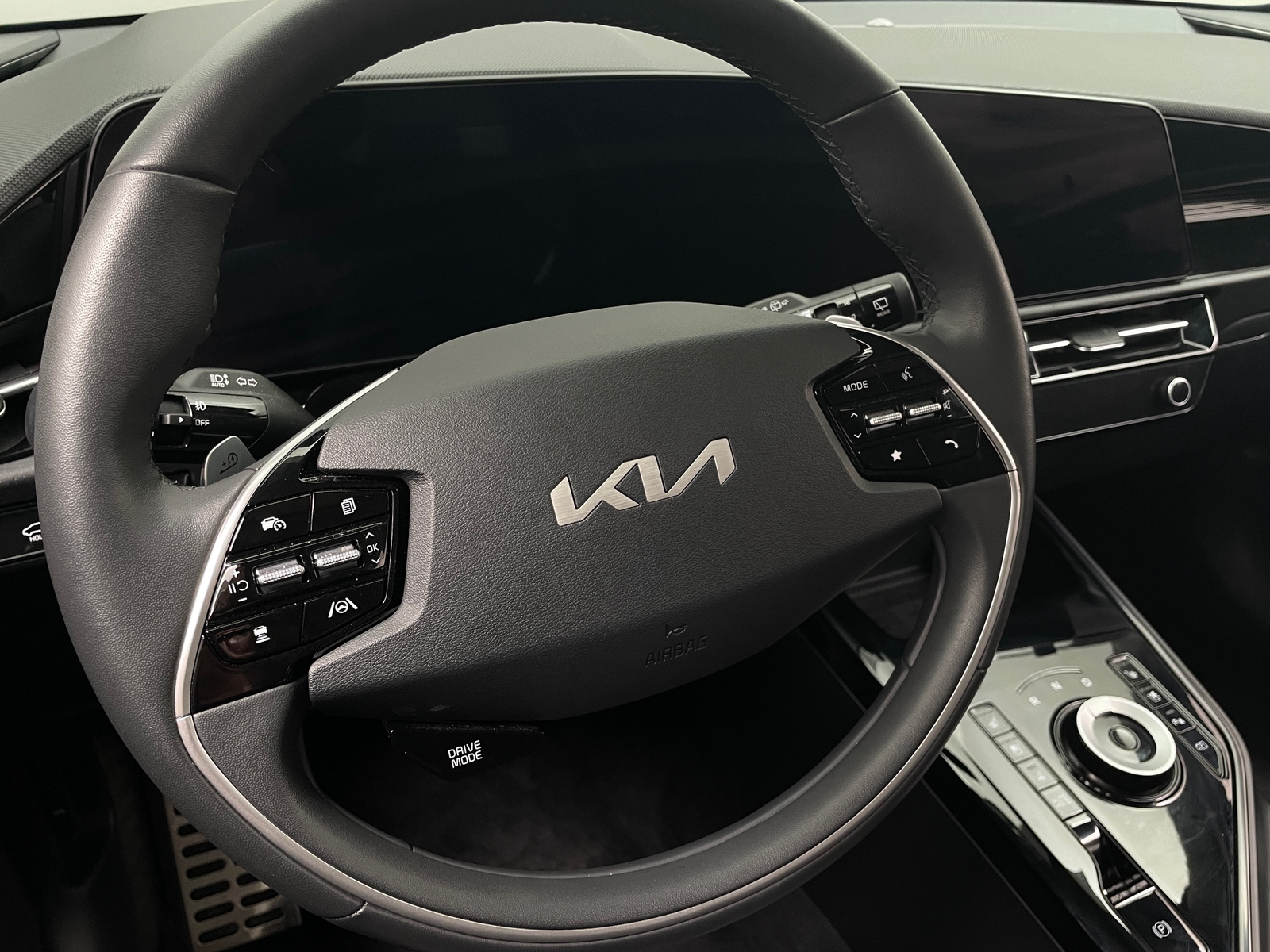 Thumbnail: 2023 Kia Niro - 4