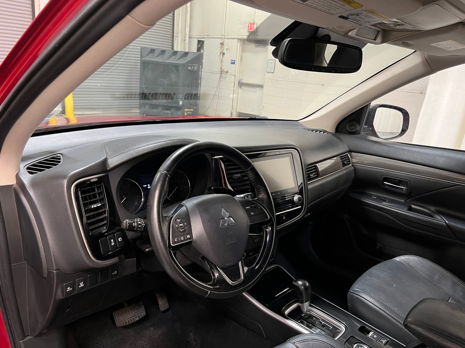Thumbnail: 2020 Mitsubishi Outlander - 2