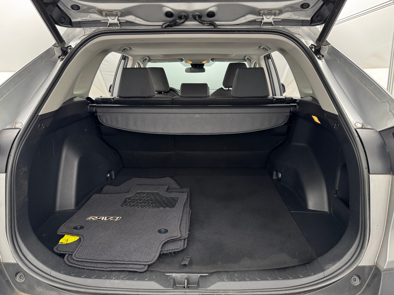 Thumbnail: 2019 Toyota RAV4 - 7