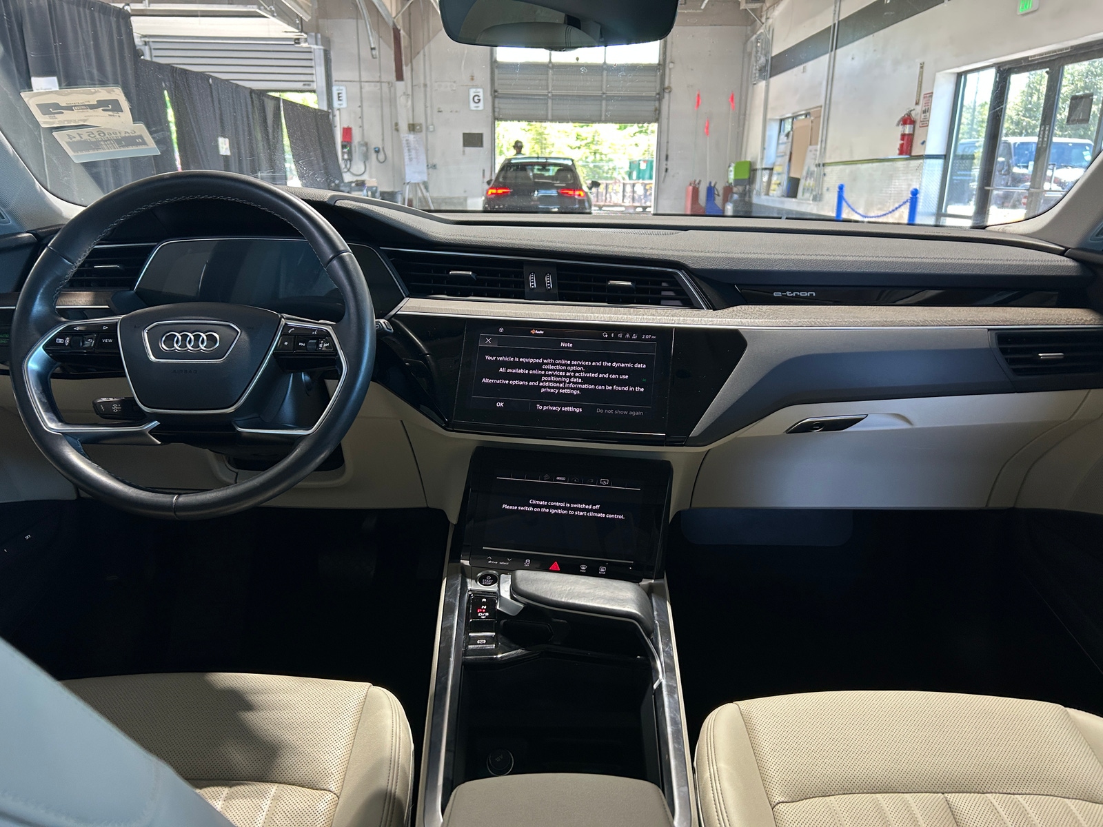 Thumbnail: 2022 Audi e-tron - 2