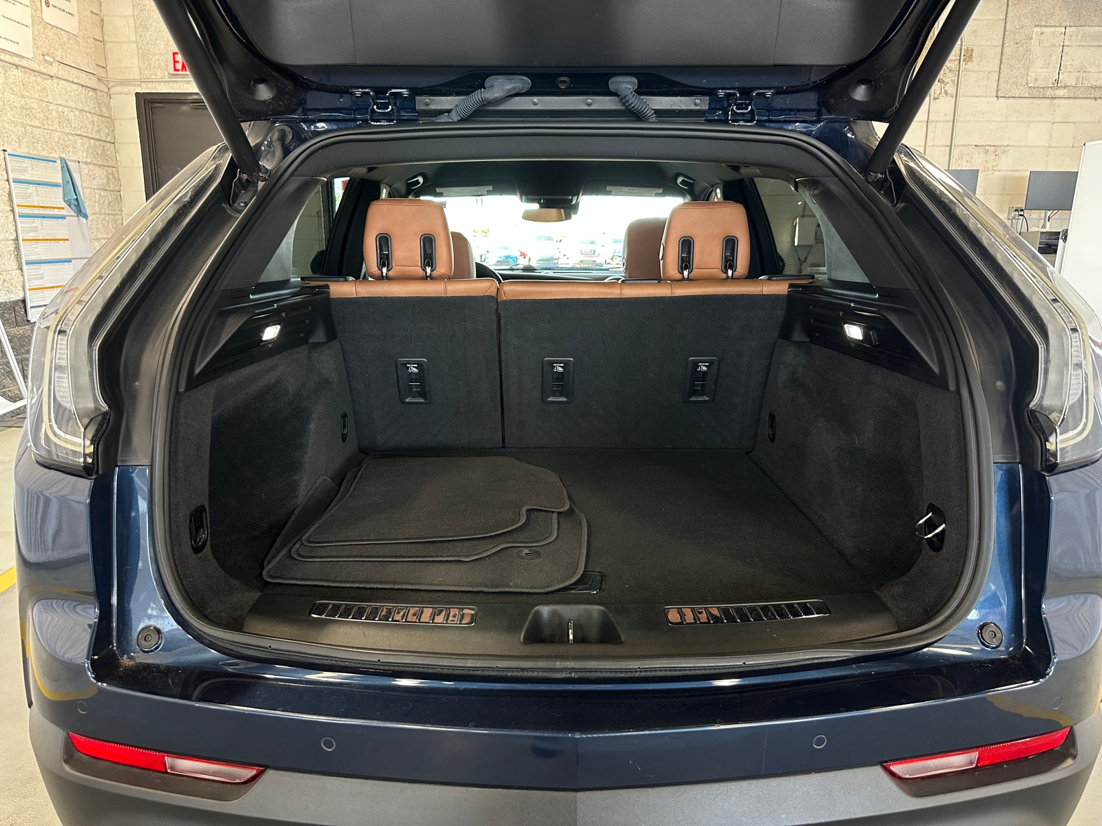 Thumbnail: 2019 Cadillac XT4 - 6