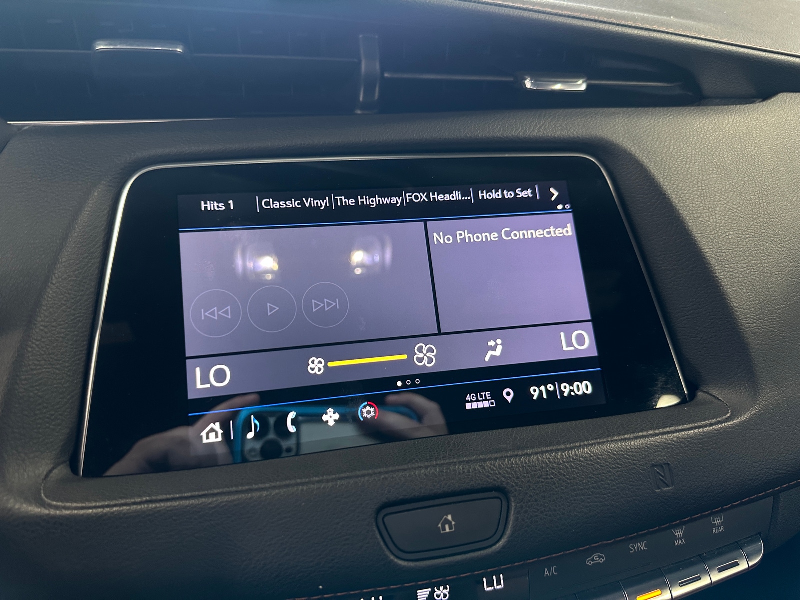 Thumbnail: 2019 Cadillac XT4 - 3