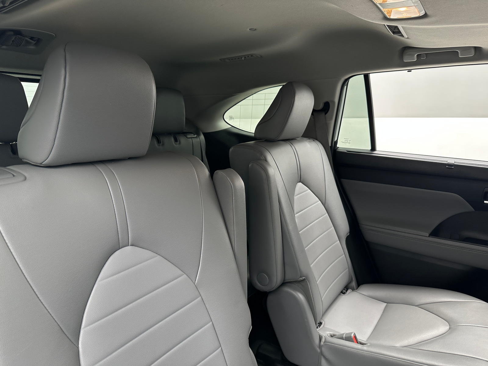 Thumbnail: 2022 Toyota Highlander - 5